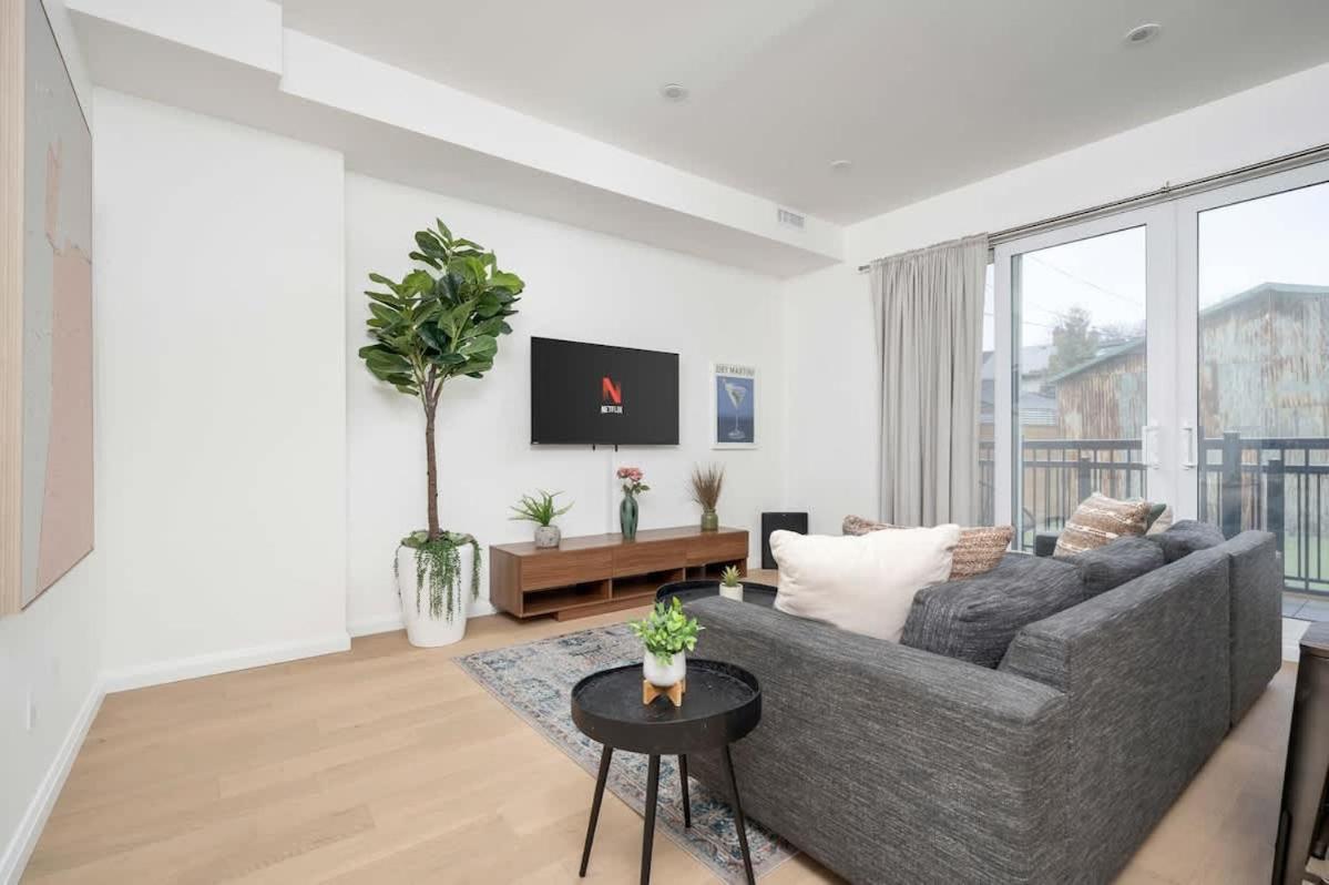 Spacious 2br Near Uoft And College *