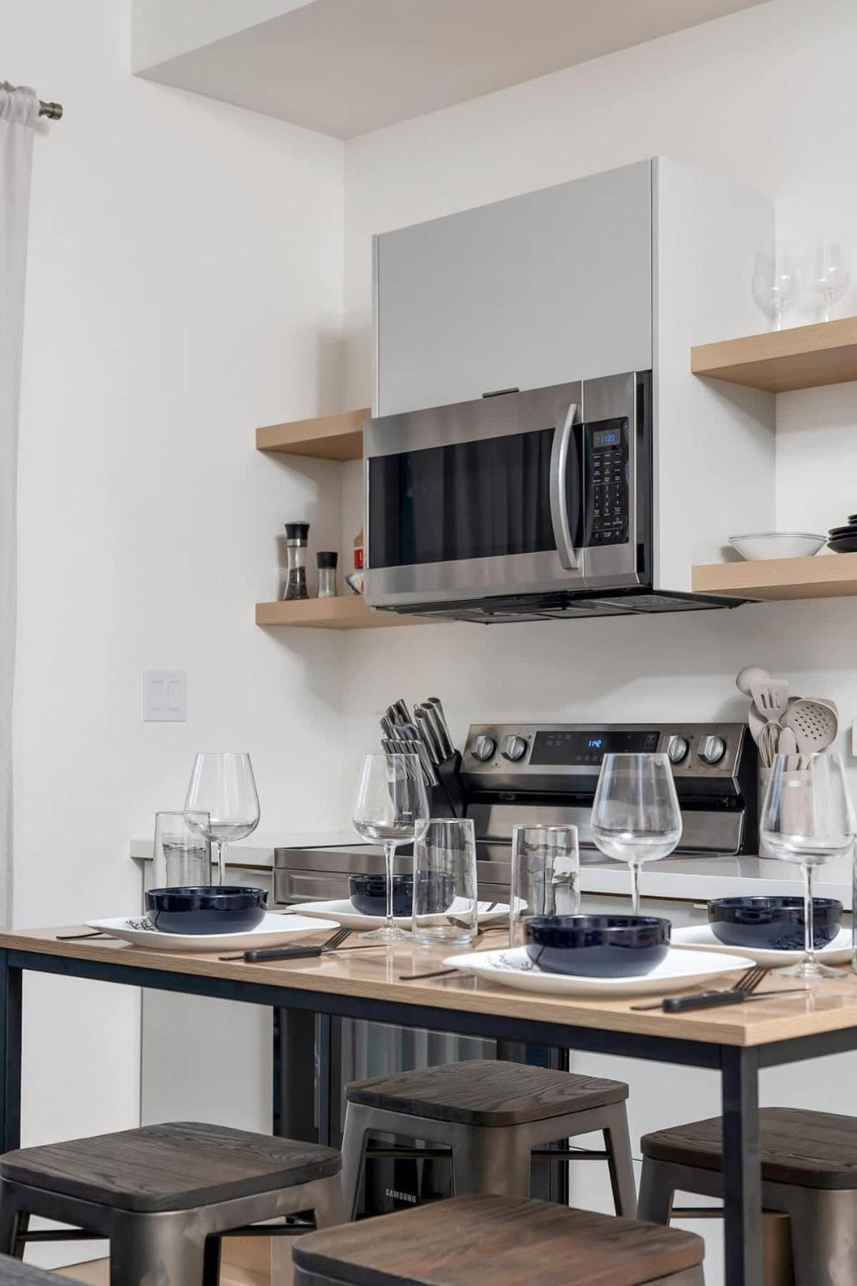 Apartment Spacious 2br Near Uoft And College *