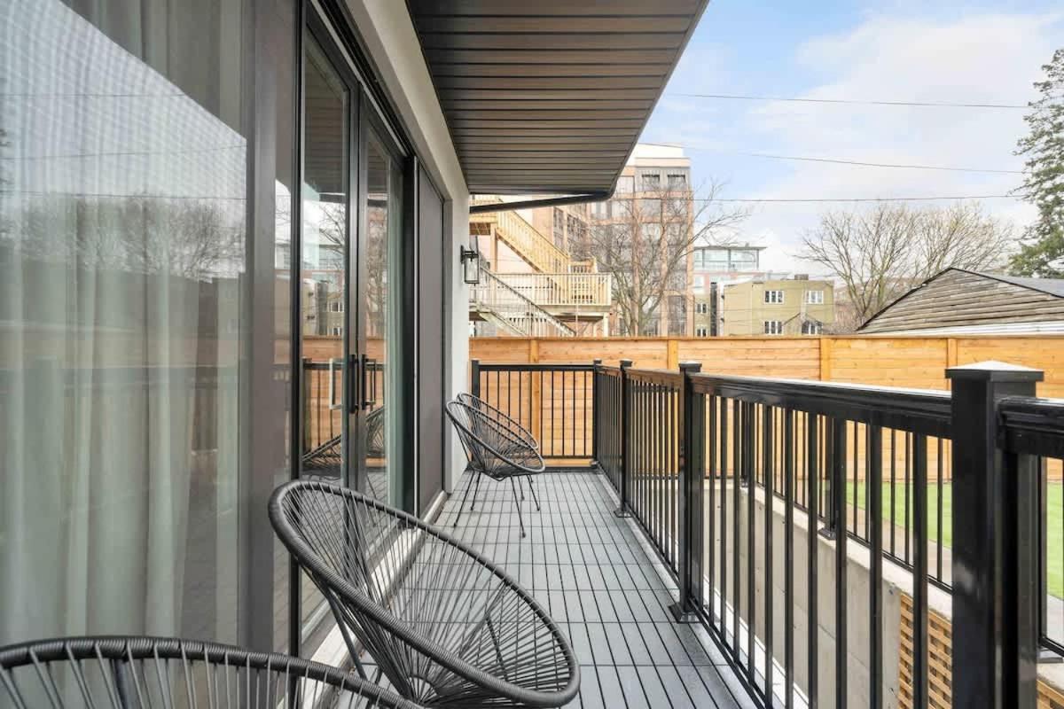 Spacious 2br Near Uoft And College Toronto