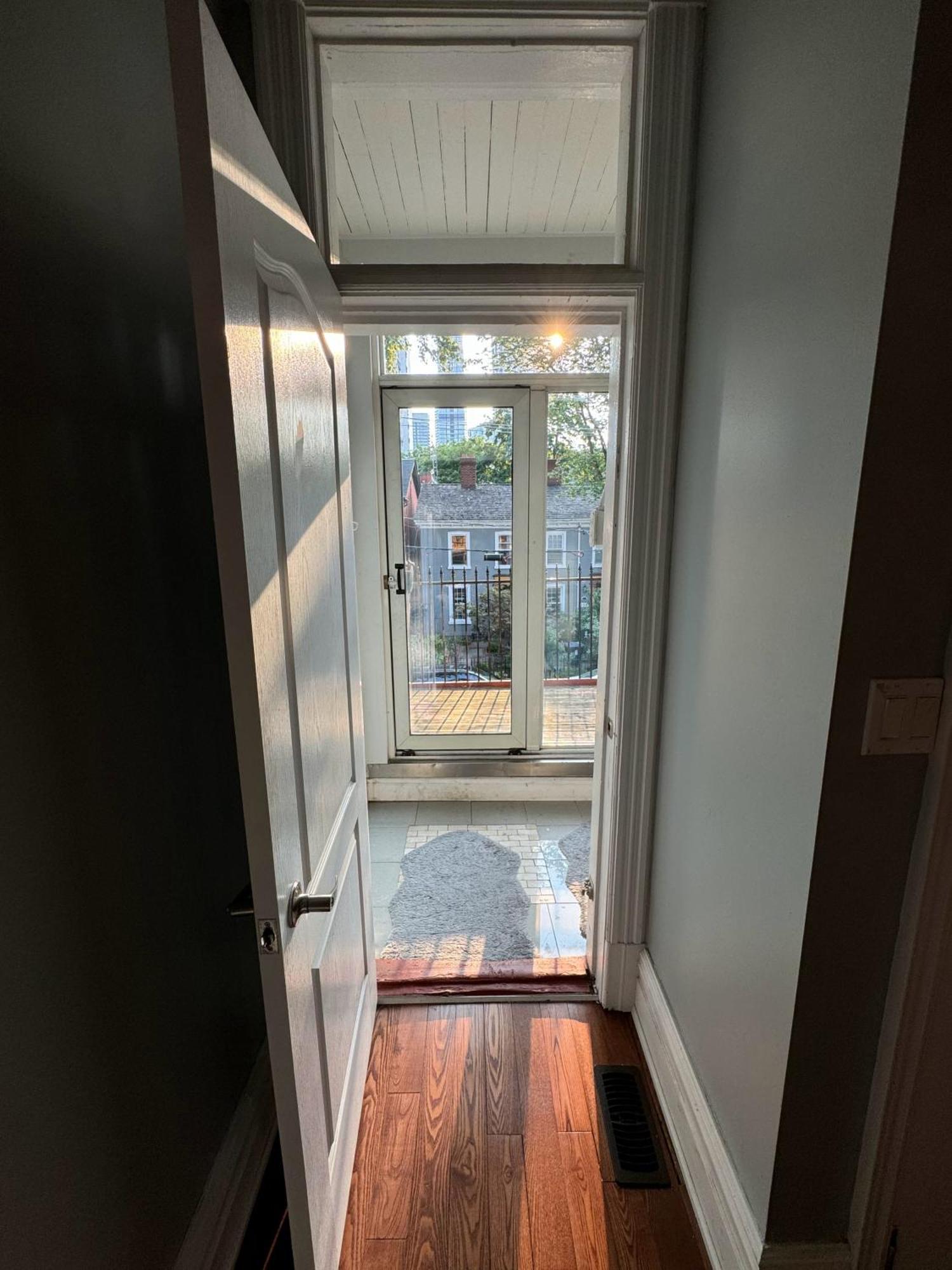 Spacious Townhouse Close To Dundas Square! Gasthof
