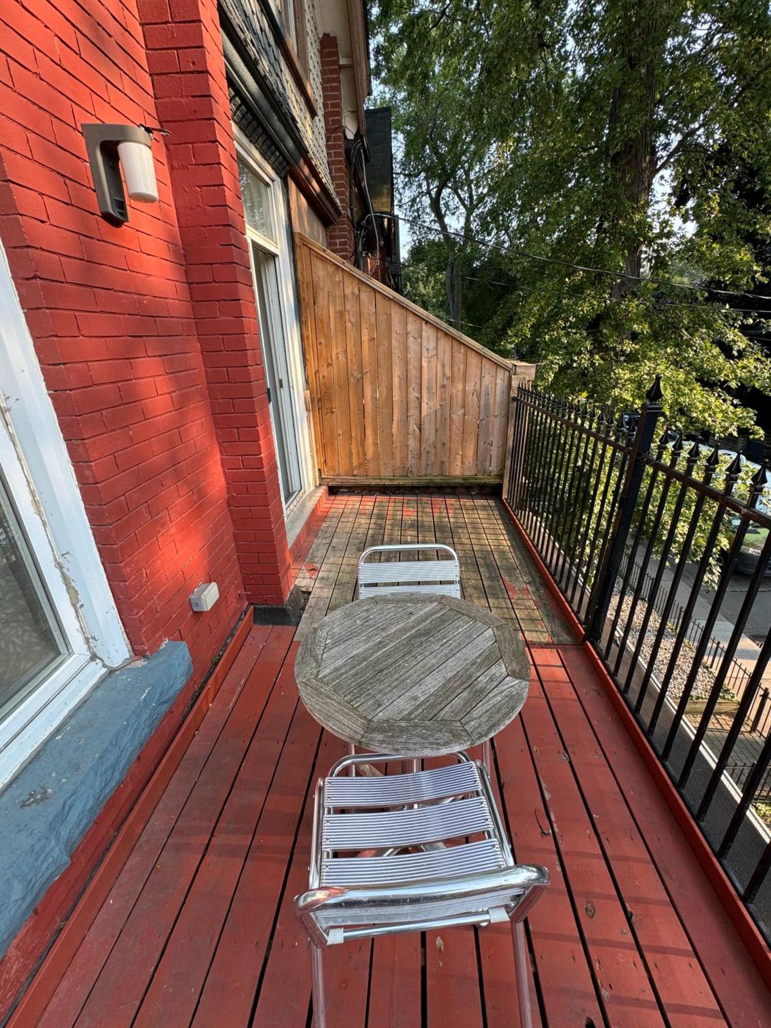 Spacious Townhouse Close To Dundas Square! Gasthof