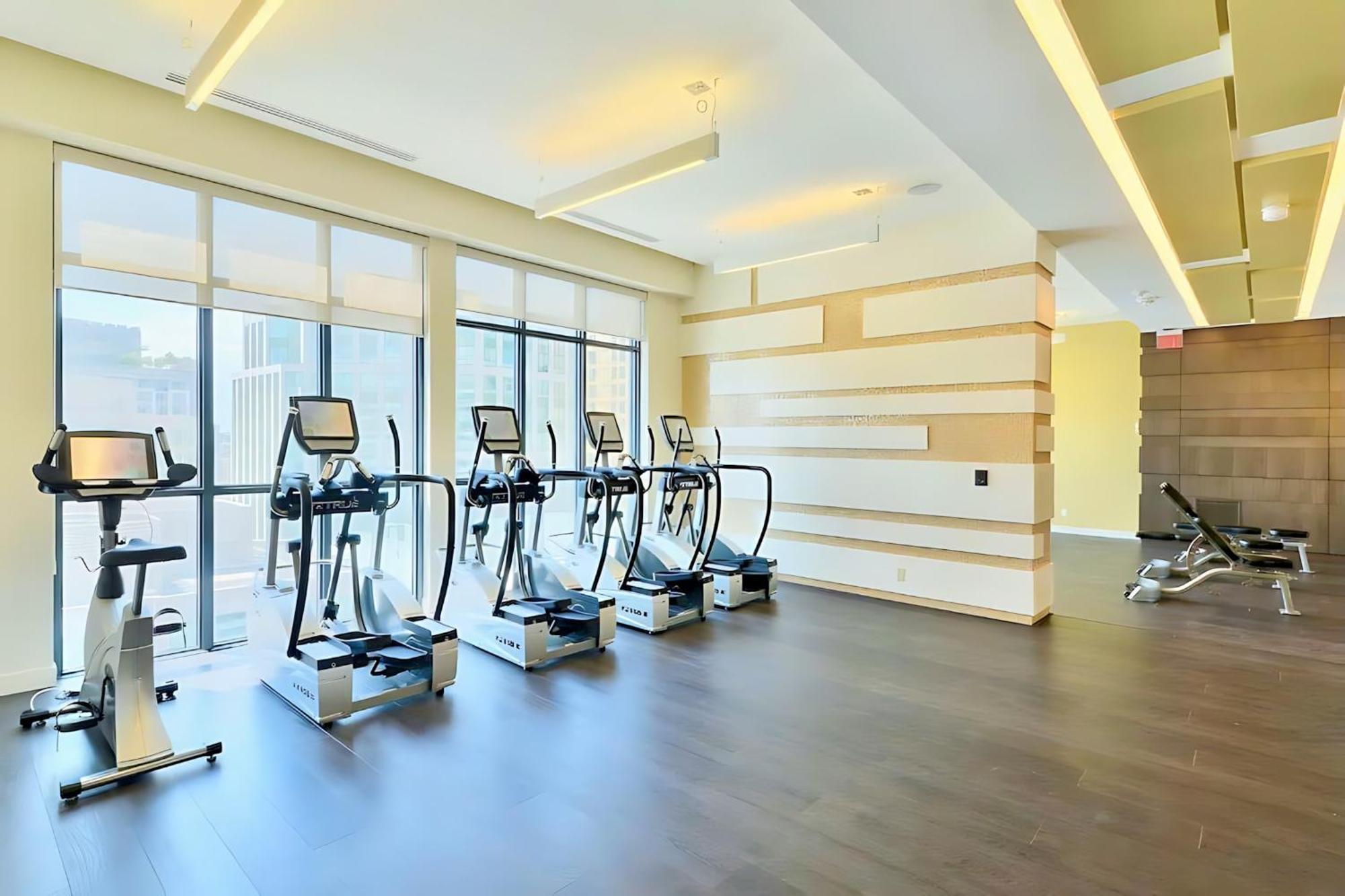 Spacious W Stunning Views Of Downtown Ferienhaus