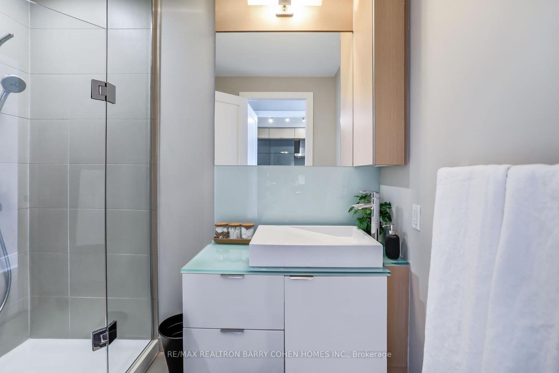Apartment Downtown With Free Parking