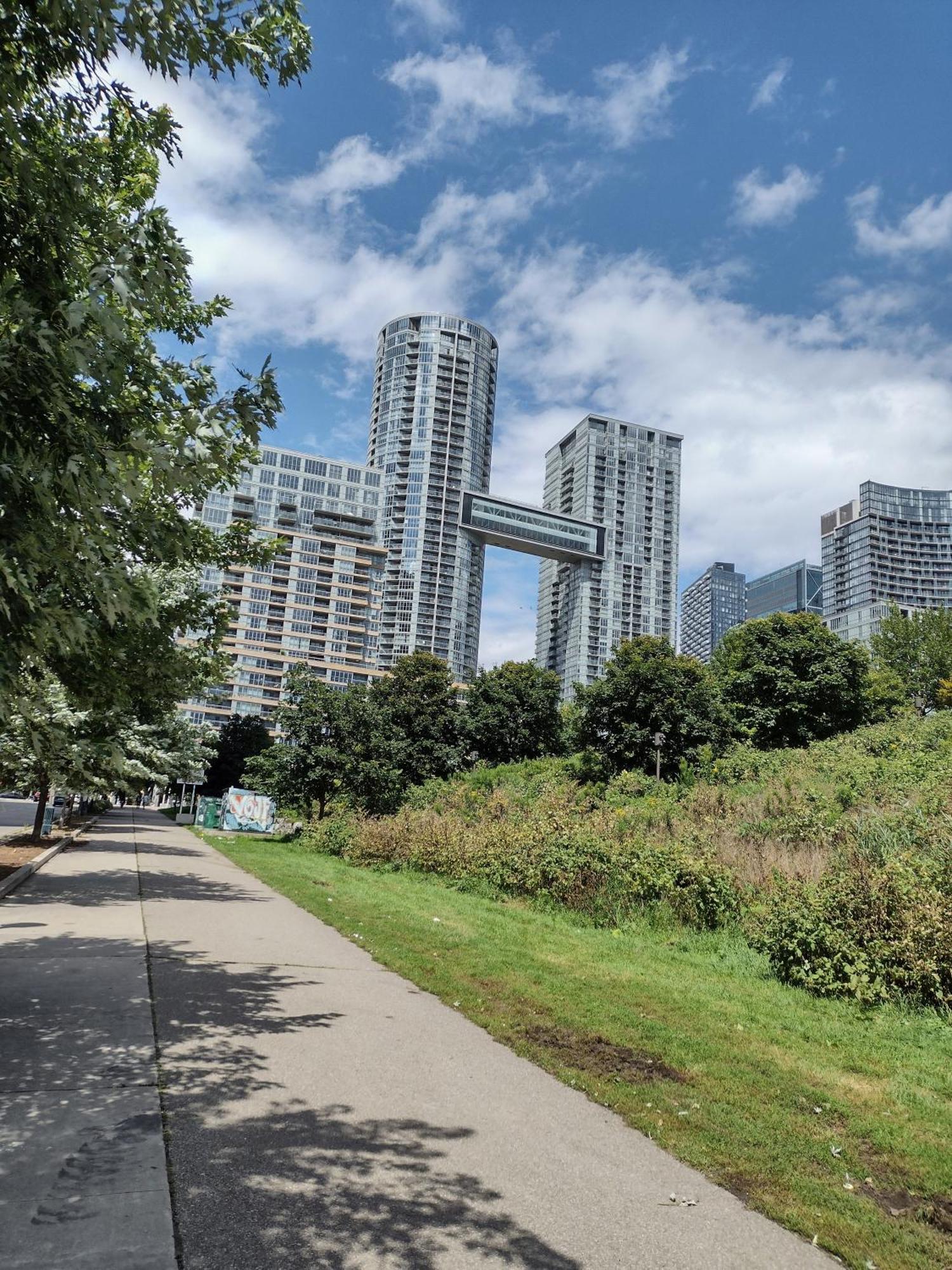 Downtown Condo, Free Indoor Parking With Amazing View Apartment Toronto