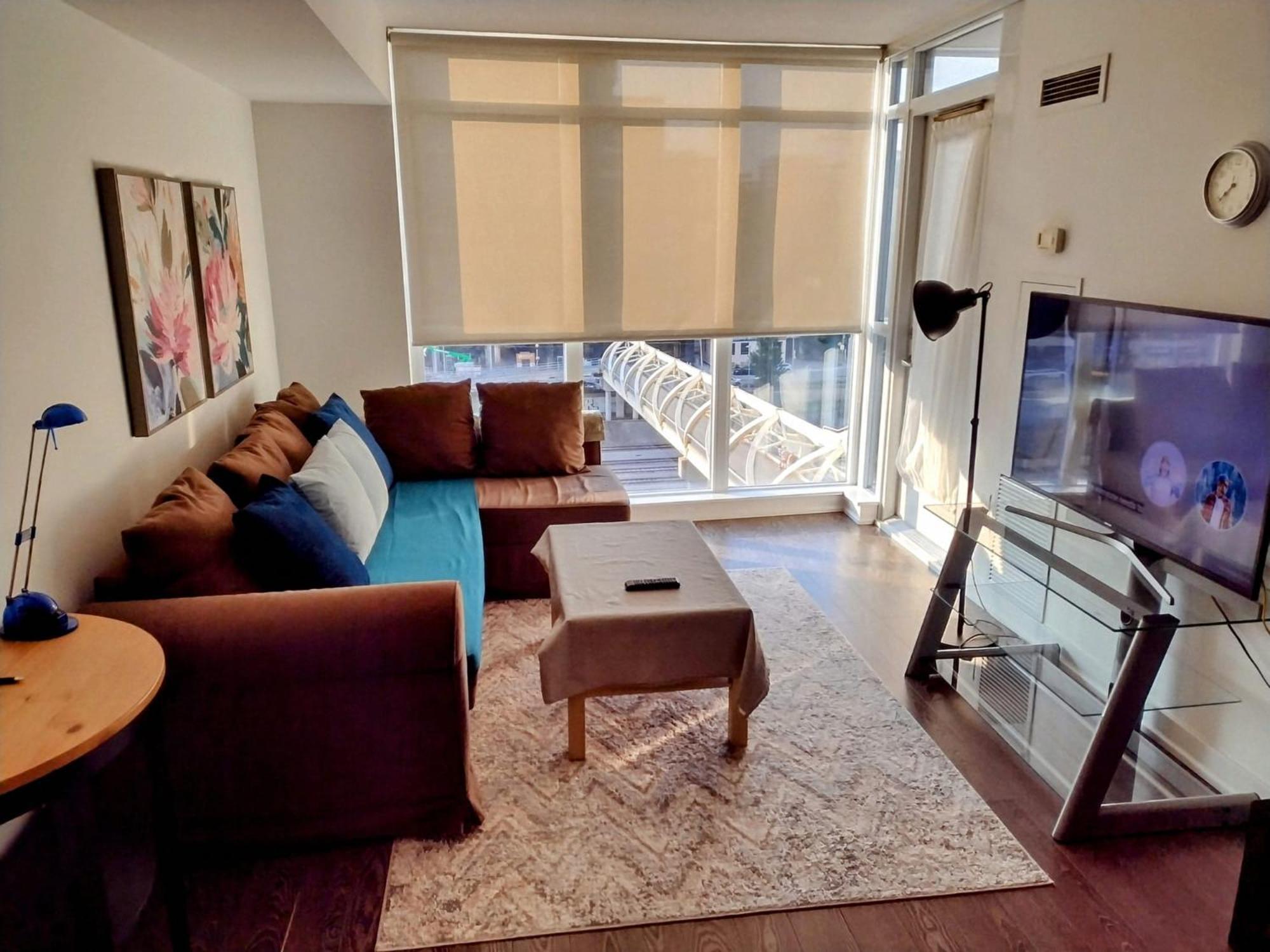 Downtown Condo, Free Indoor Parking With Amazing View *