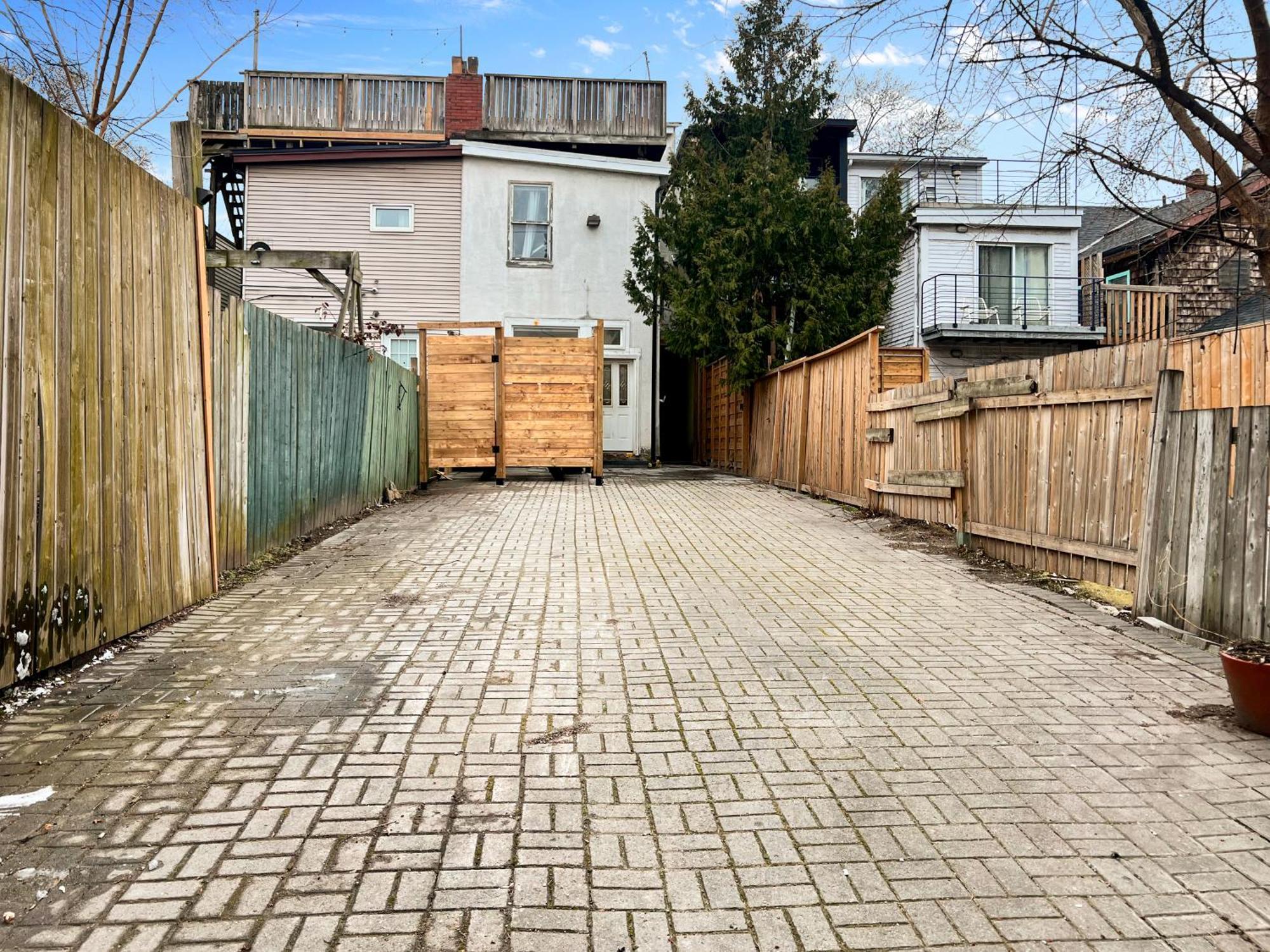 Historic Old Victorian With Deck And Parking Apartment *