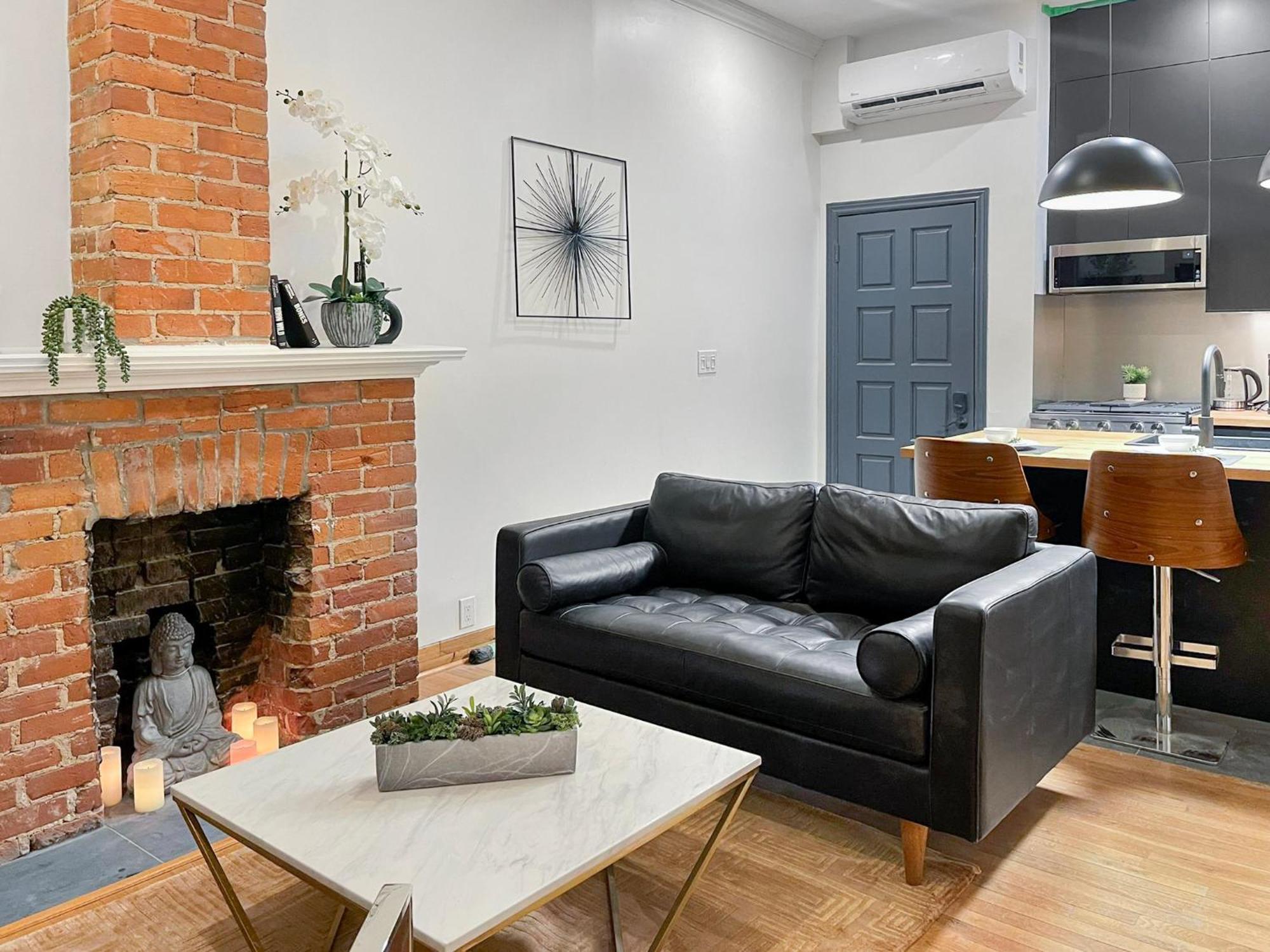 Historic Old Victorian With Deck And Parking Apartment *