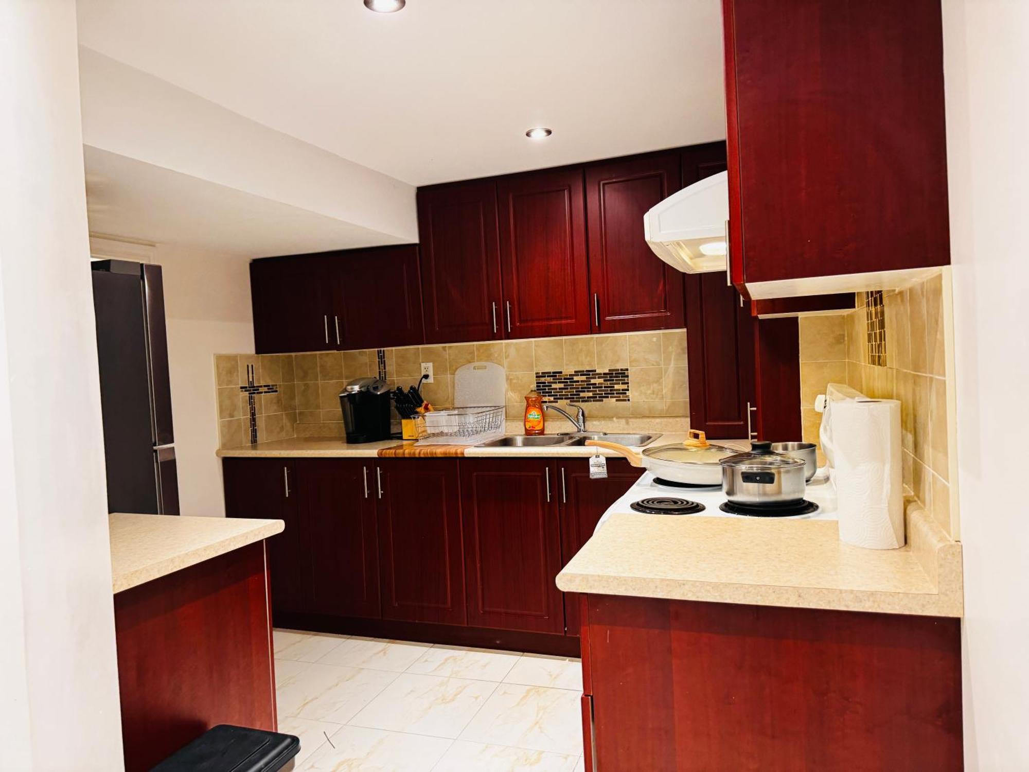 Cozy Walkout Basement With Tranquility Apartment