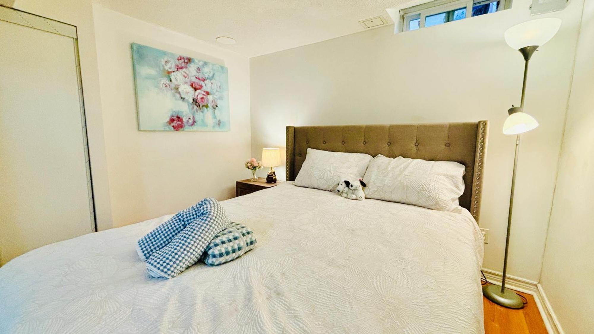 Cozy Walkout Basement With Tranquility Apartment Toronto