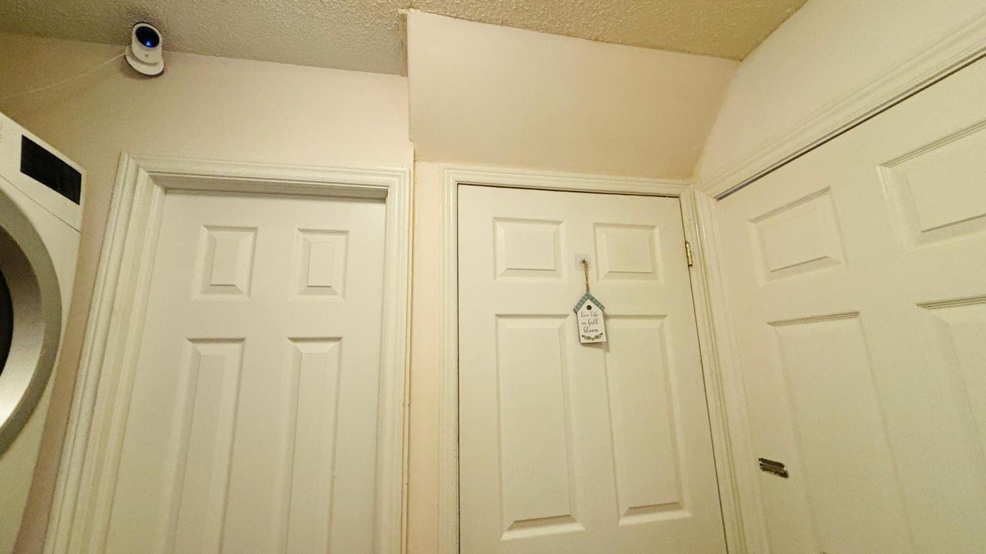 Cozy Walkout Basement With Tranquility Apartment *