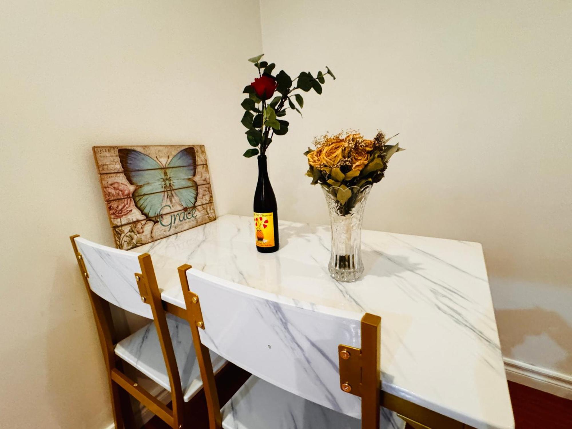 Cozy Walkout Basement With Tranquility Apartment Toronto