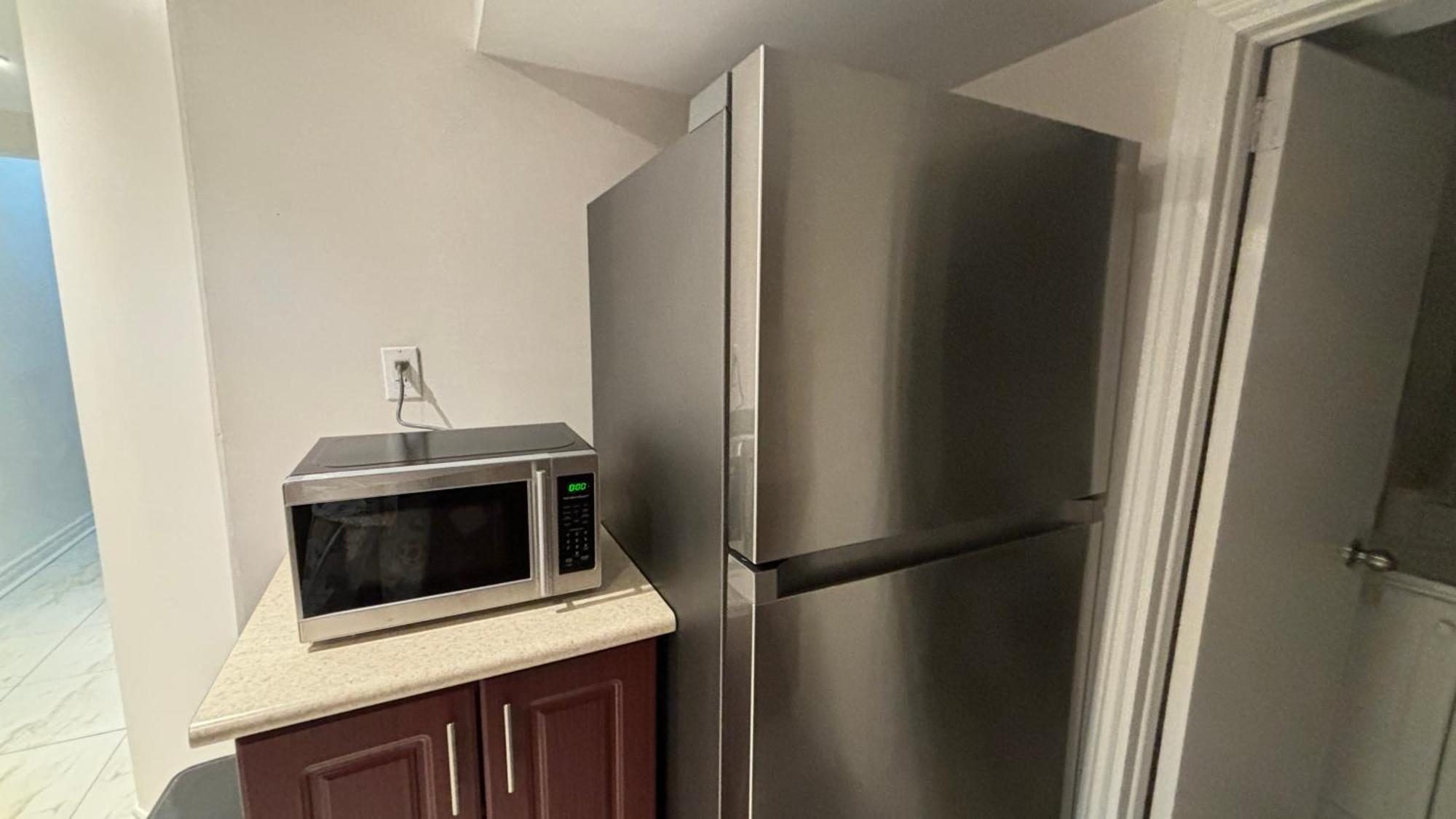 Cozy Walkout Basement With Tranquility * Toronto