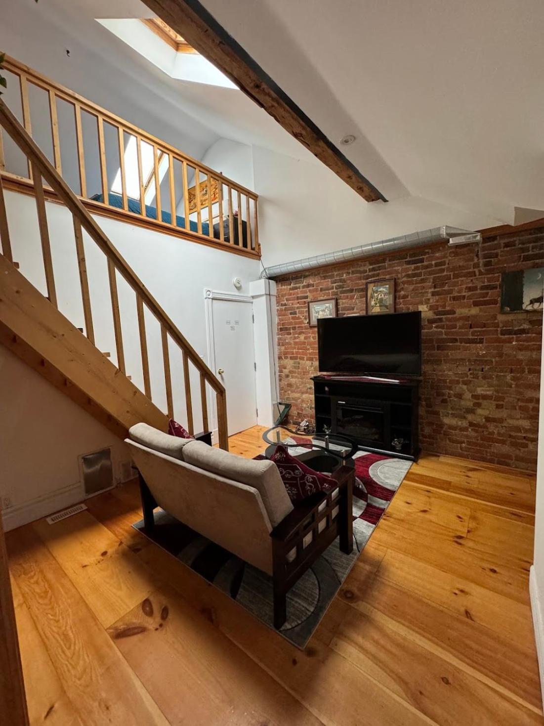 Spacious Townhouse Close To Dundas Square! Gasthof Toronto