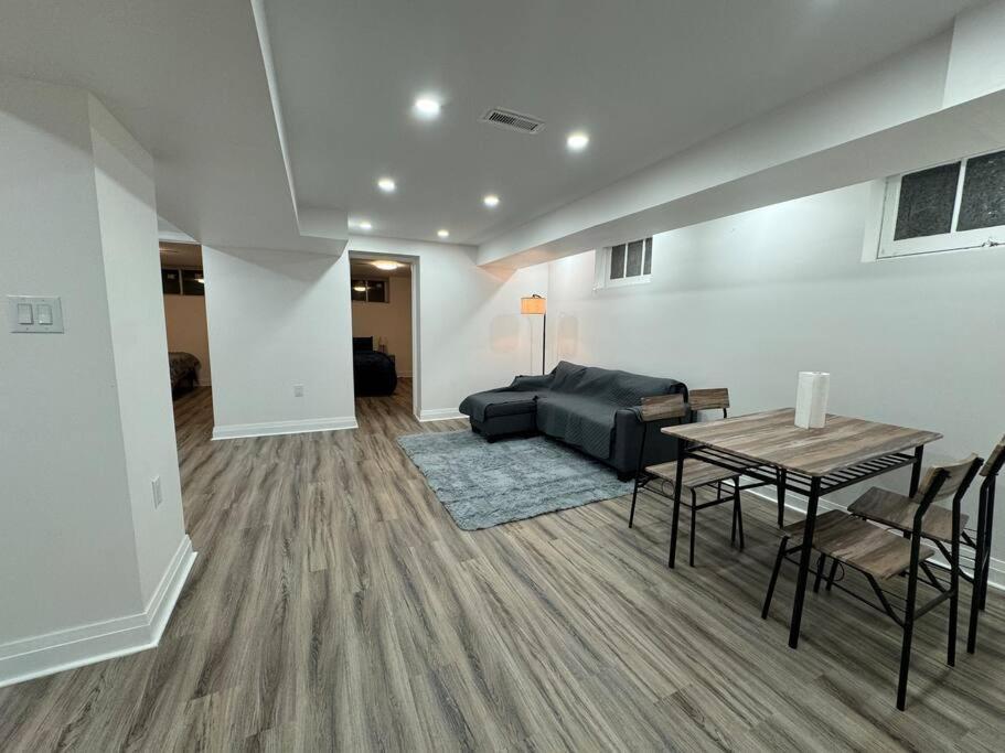 Spacious 2 Bedroom, 2 Bath Ferienhaus *