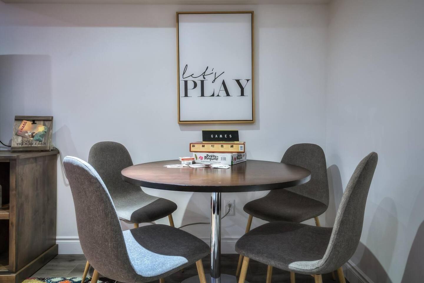 Ferienhaus 4 Bedrooms Or 2 Bedrooms House Near Fairview Mall And 401 & Dvp *