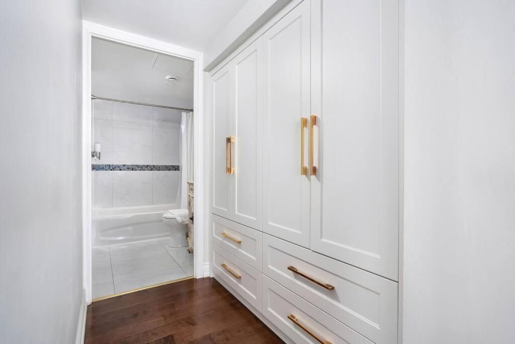 Centrally Located 2 Bd 2 Bth With Parking *