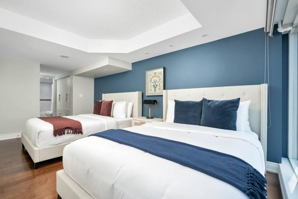 Apartment Centrally Located 2 Bd 2 Bth With Parking Toronto