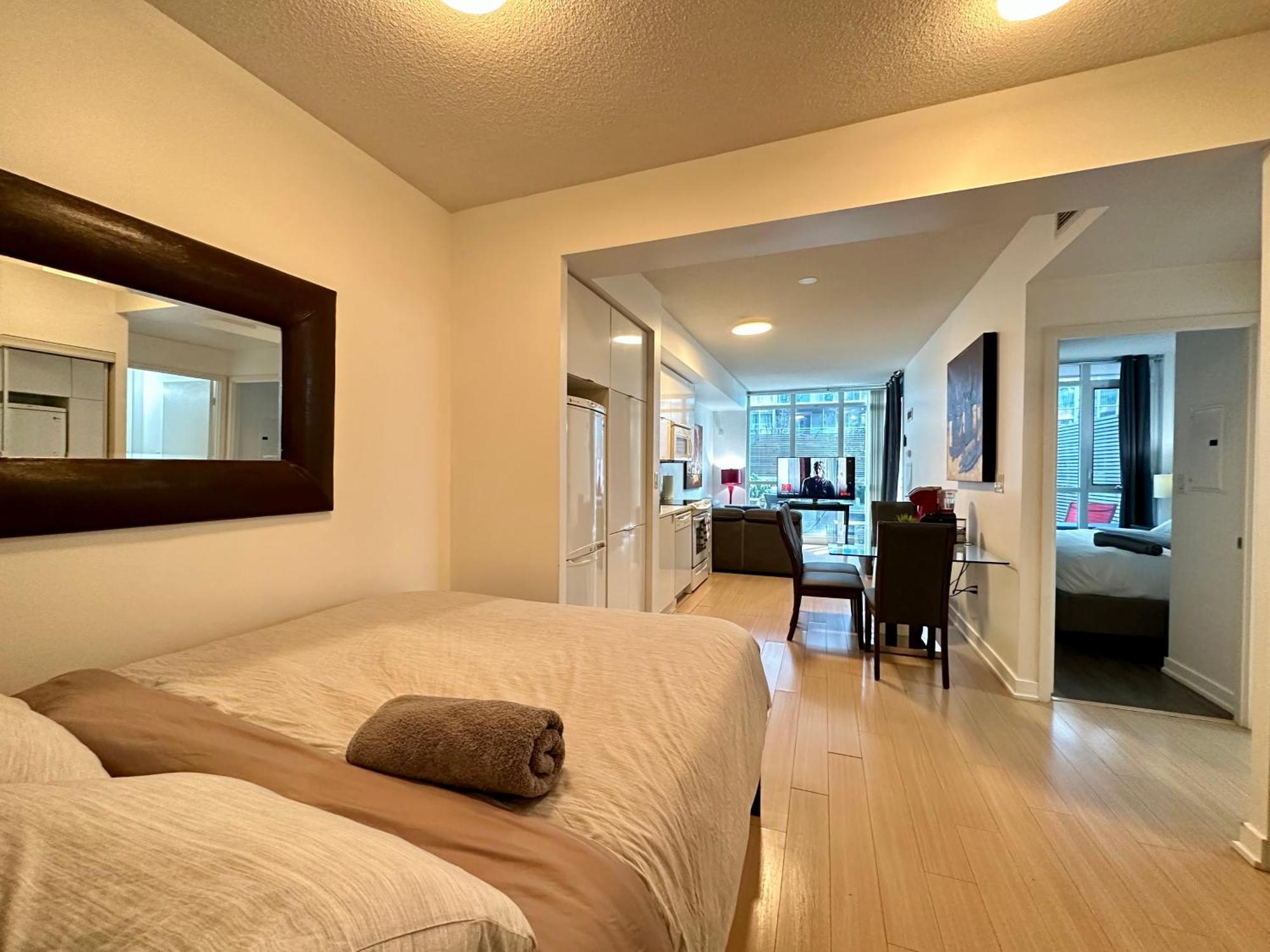 1bdrm Den With 2 Real Beds Sofabed & Terrace & Parking