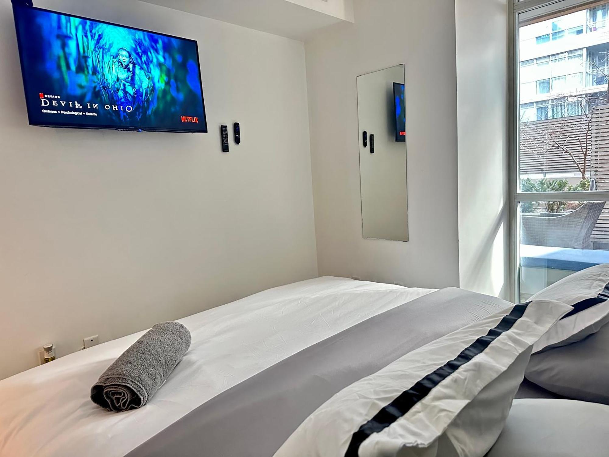 Apartment 1bdrm Den With 2 Real Beds Sofabed & Terrace & Parking