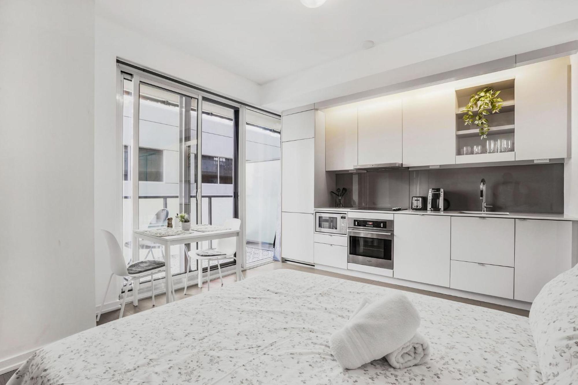 Apartment Luxe - Location Score 10 - Steps To Rogers Centre, Cn Tower, Eaton Centre, Convention, Scotia Bank Arena