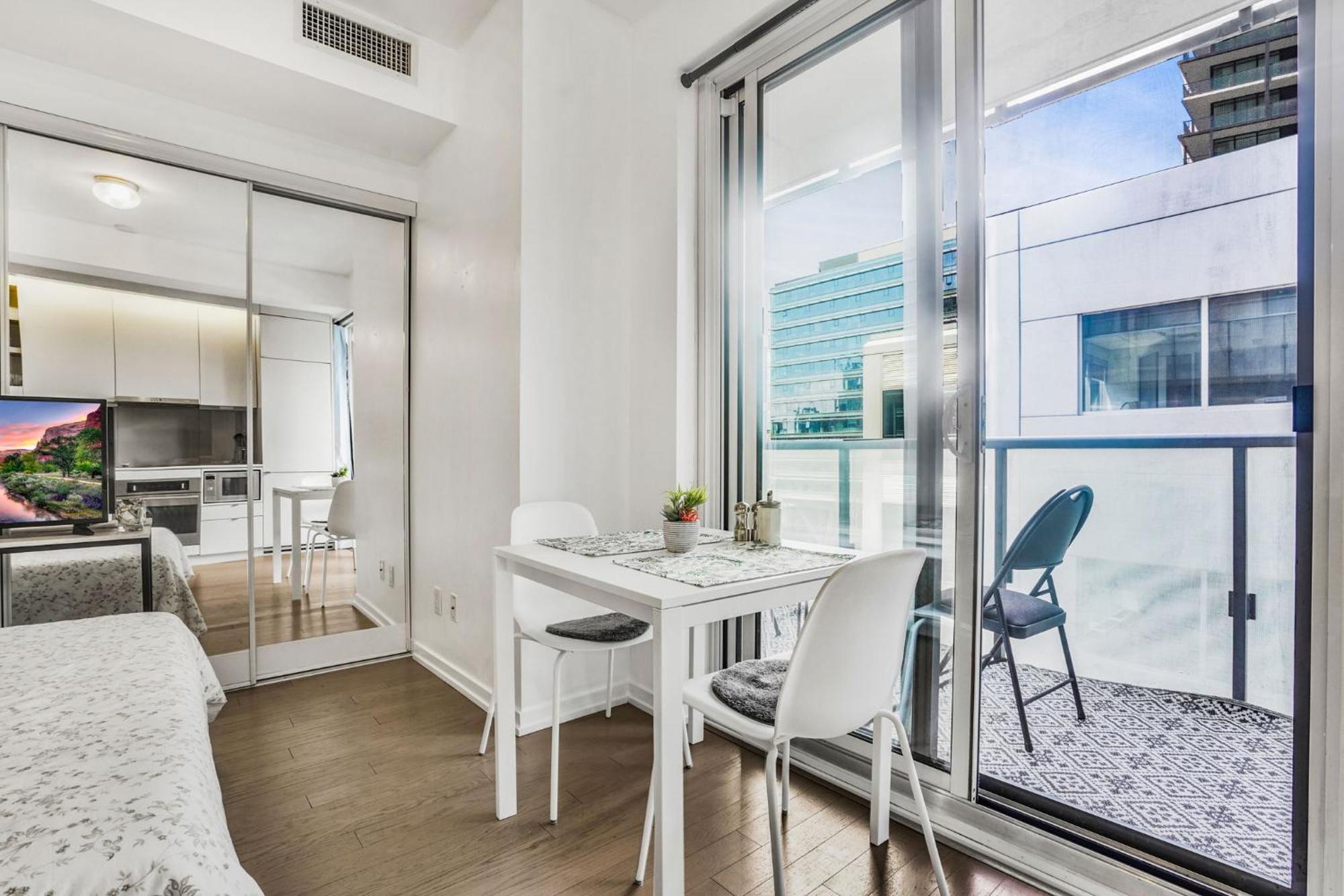 Apartment Luxe - Location Score 10 - Steps To Rogers Centre, Cn Tower, Eaton Centre, Convention, Scotia Bank Arena *