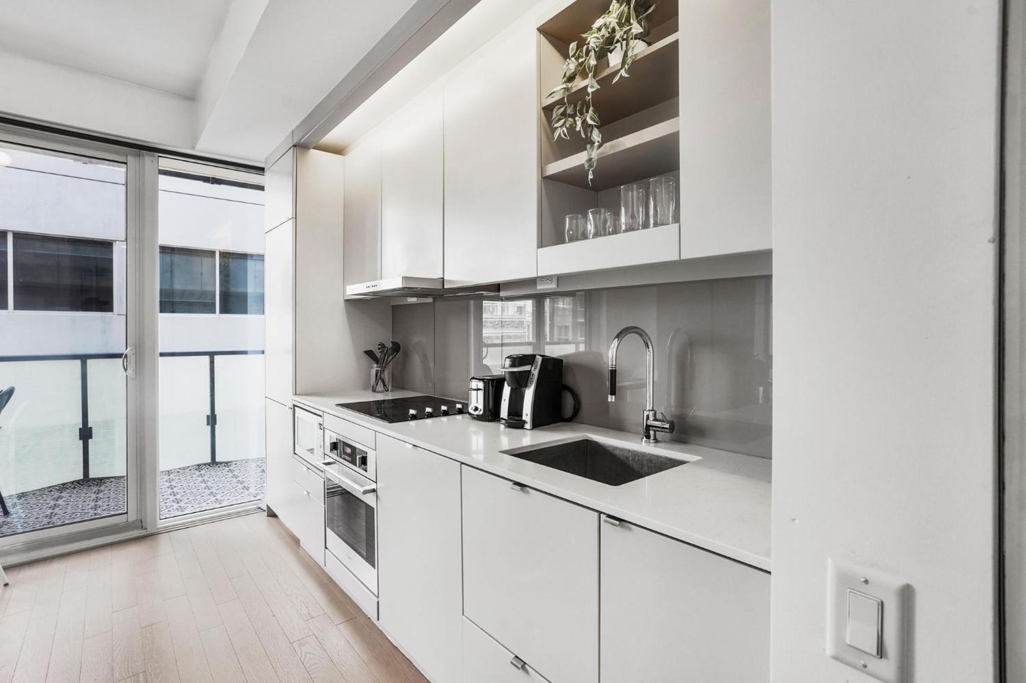 Luxe - Location Score 10 - Steps To Rogers Centre, Cn Tower, Eaton Centre, Convention, Scotia Bank Arena Apartment *