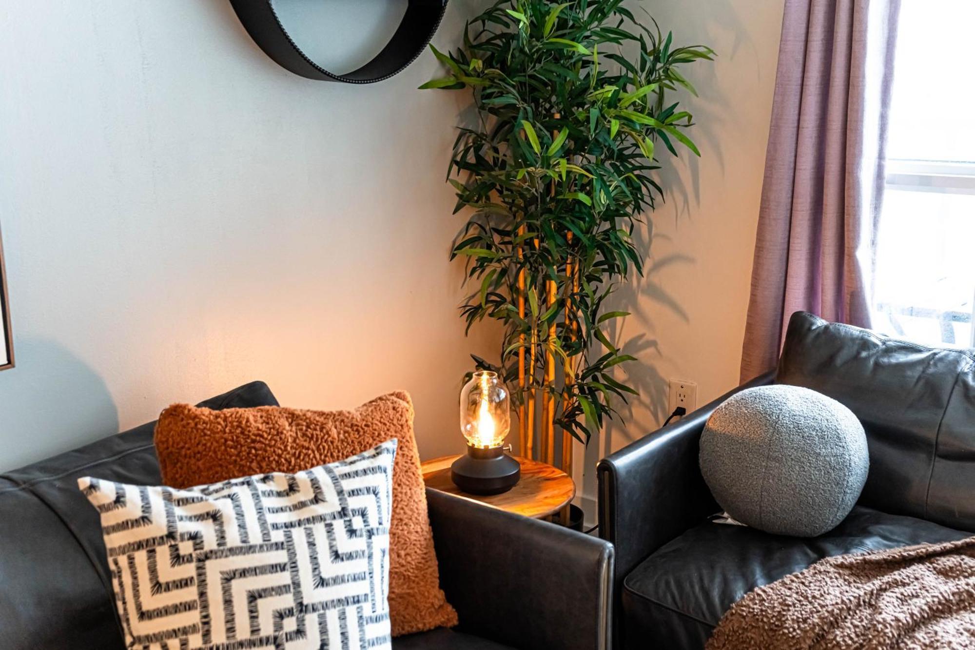 The Hideaway Hub Apartment Toronto