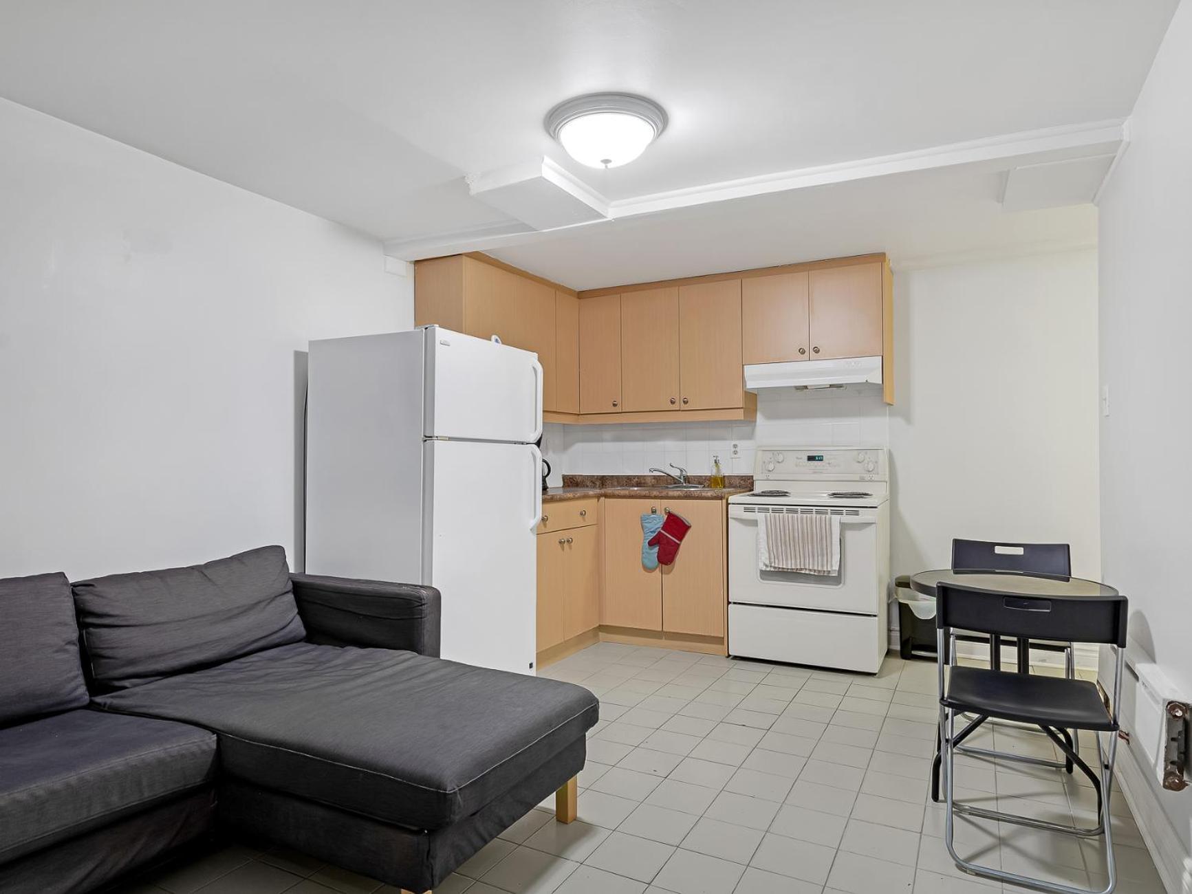 Cozy In Downtown Toronto! Guest house *