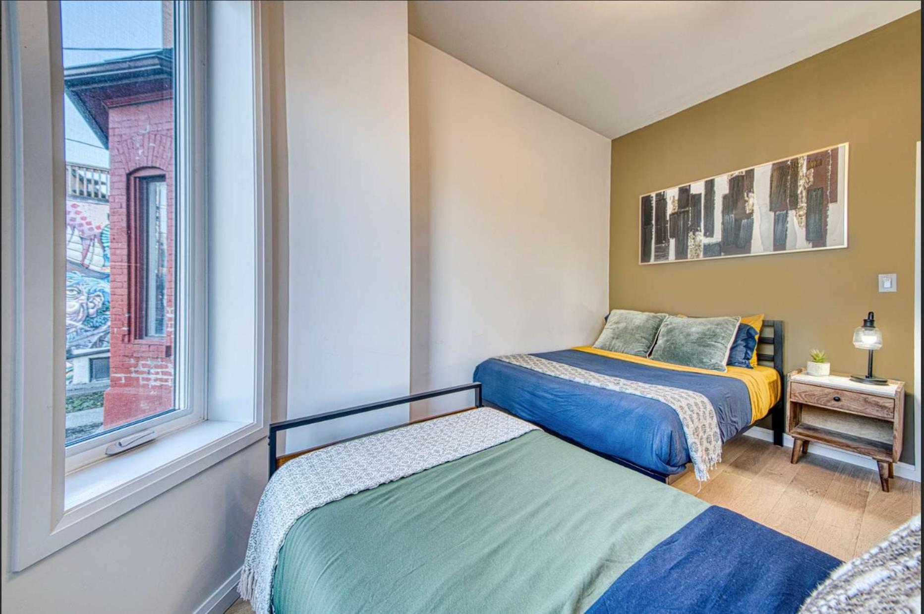 Spacious 2br Near Uoft And College Toronto