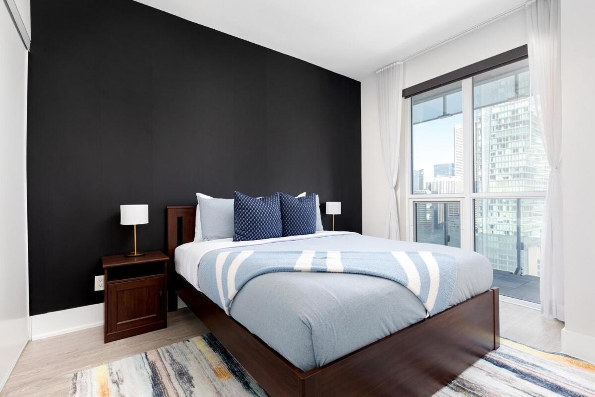 Lux Downtown Cn Tower Views W Parking Apartment Toronto