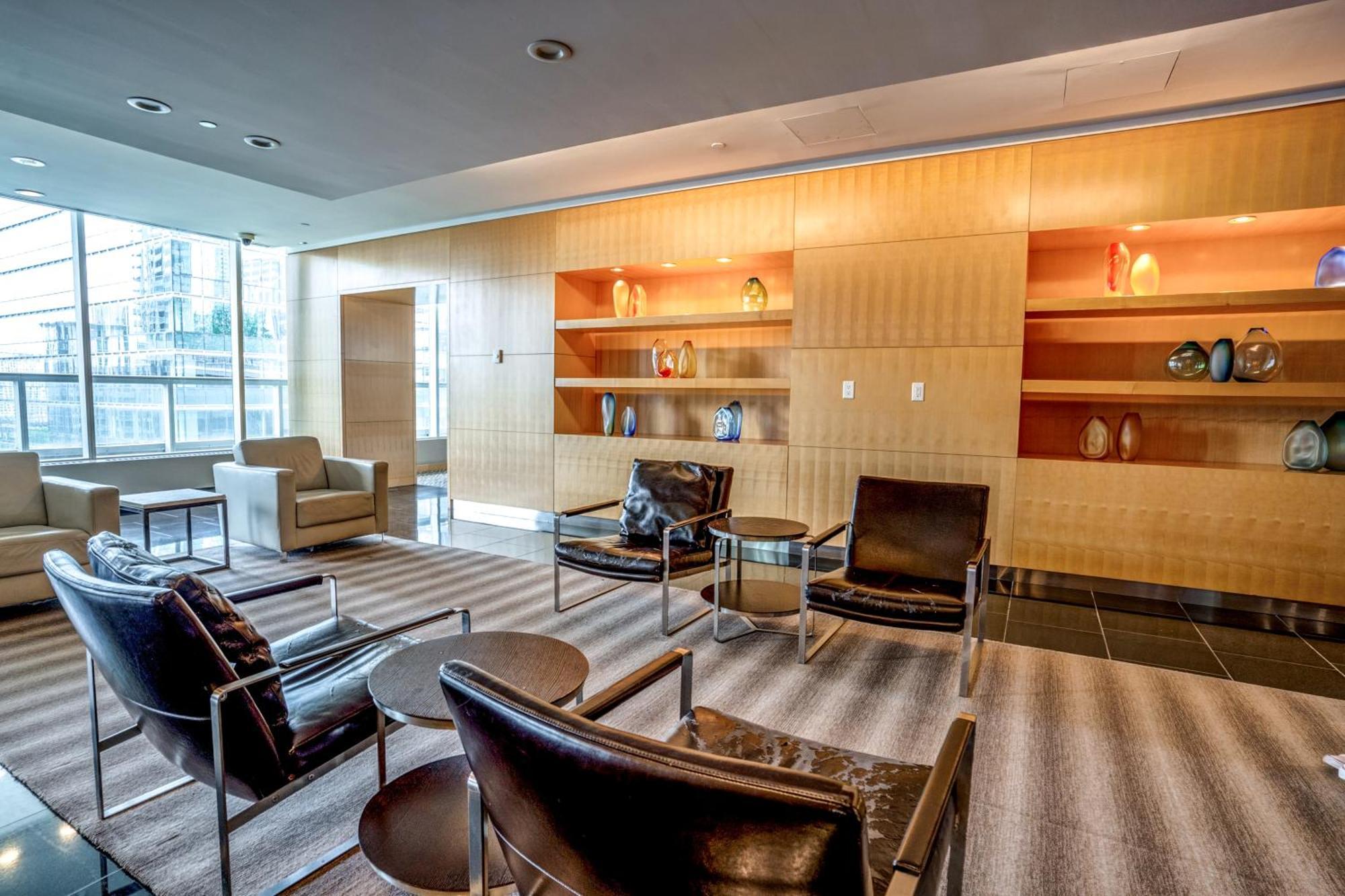 Luxury Living Downtown Apartment