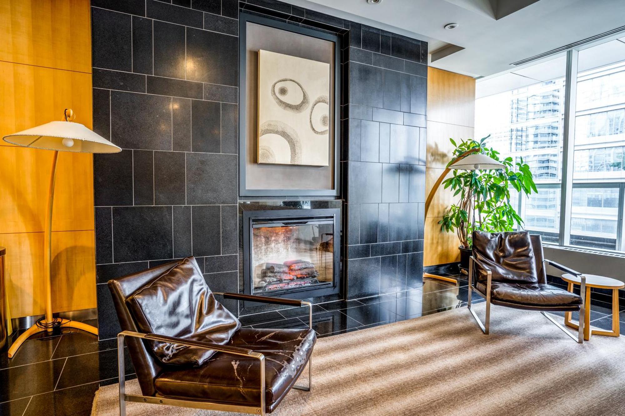 Luxury Living Downtown Apartment Toronto