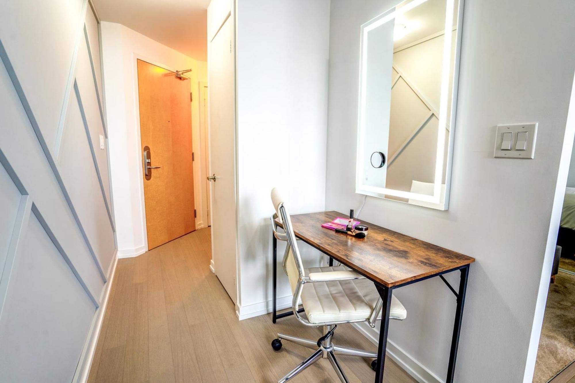 Apartment Luxury Living Downtown *