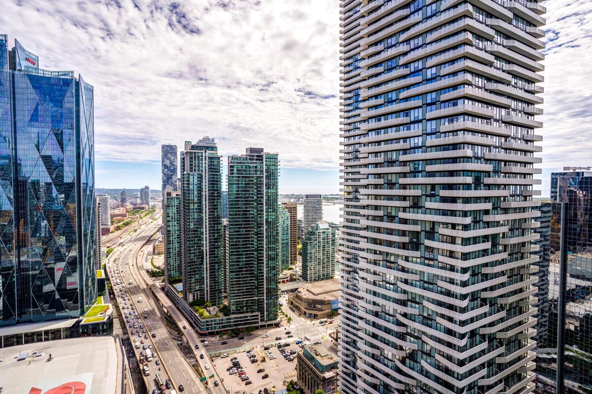 Luxury Living Downtown Toronto