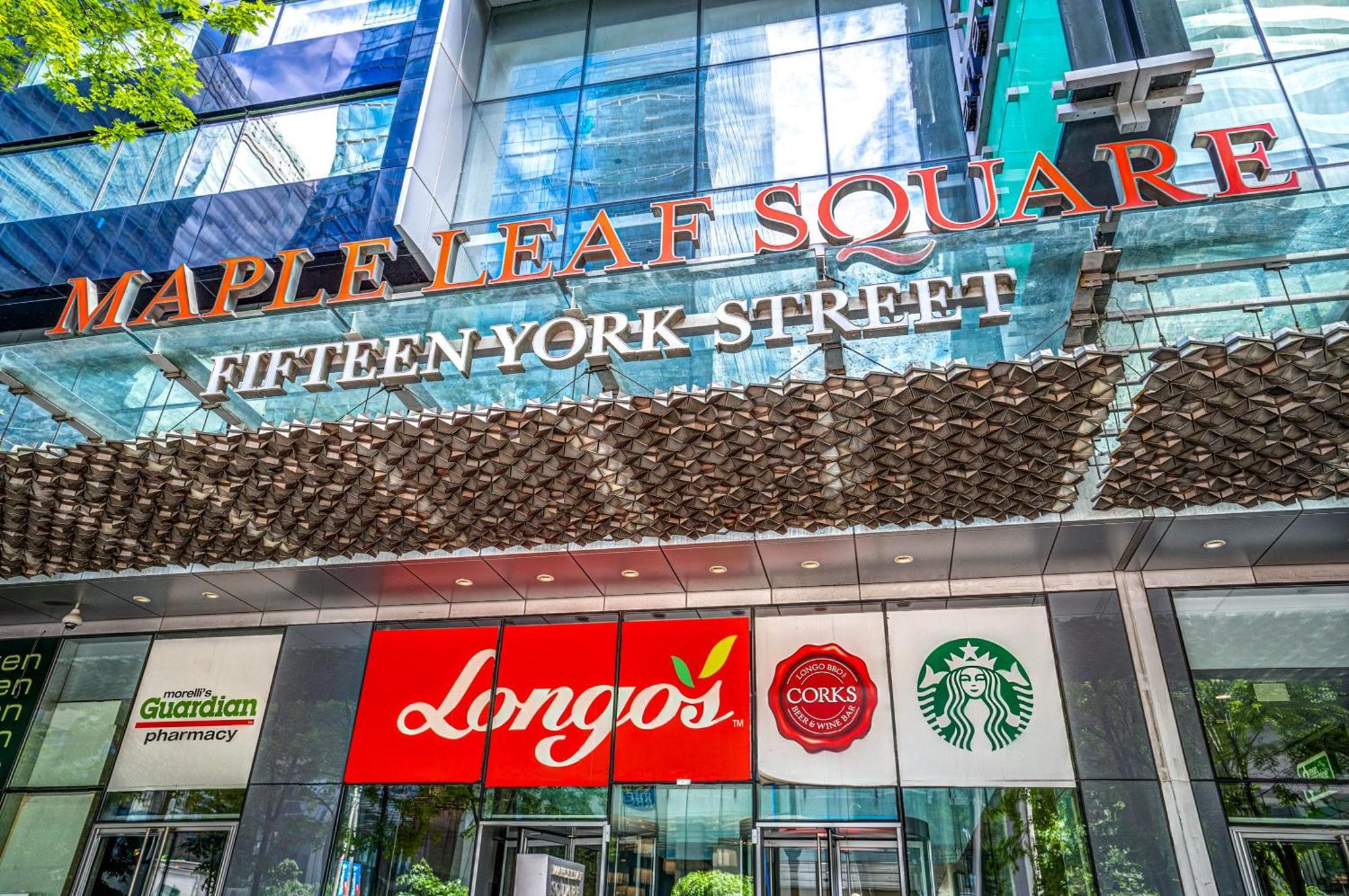 Luxury Living Downtown Apartment Toronto