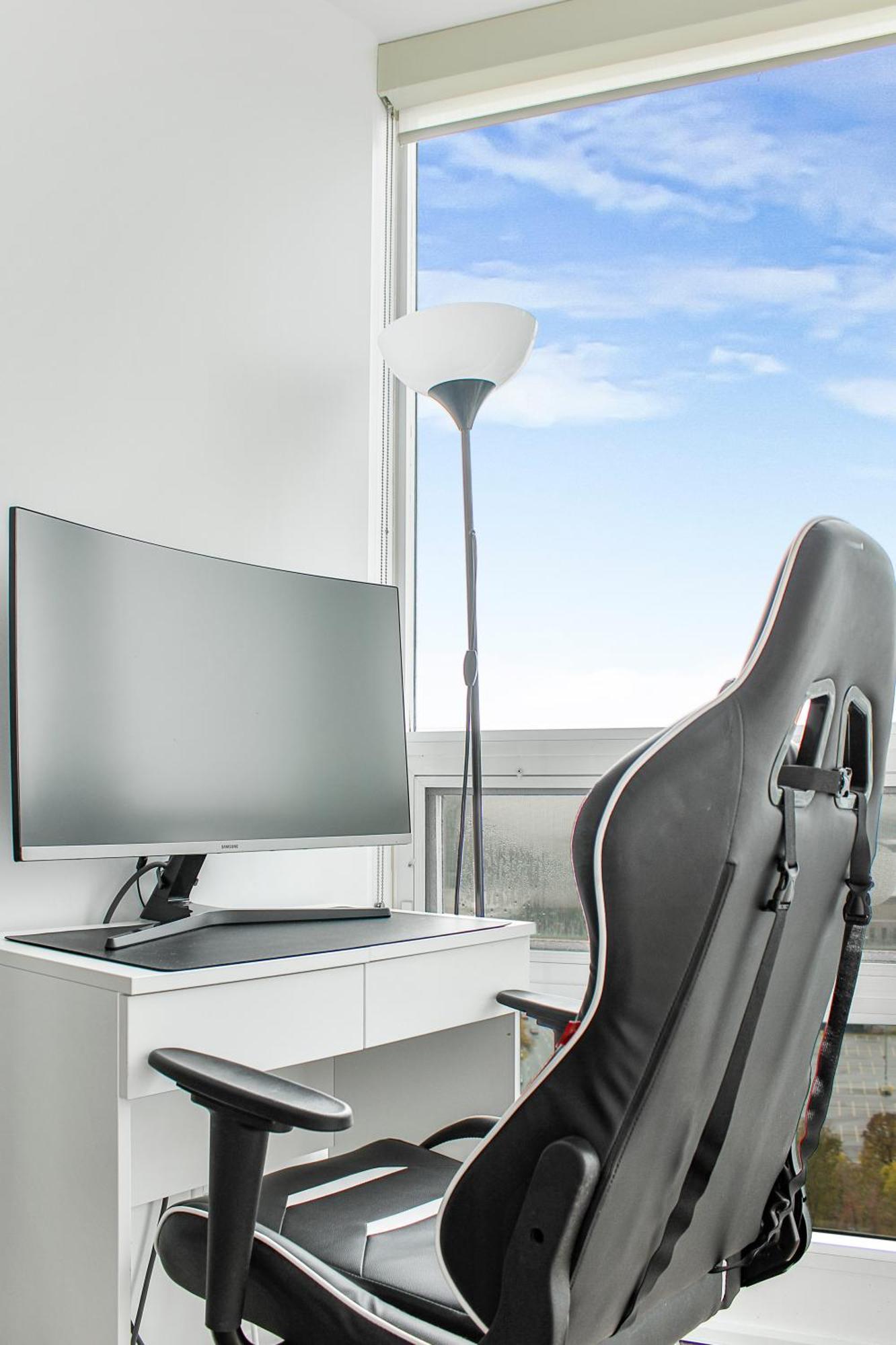 View Towers - Steps To Cn Tower - Pool & Hot Tub - Free Parking Apartment