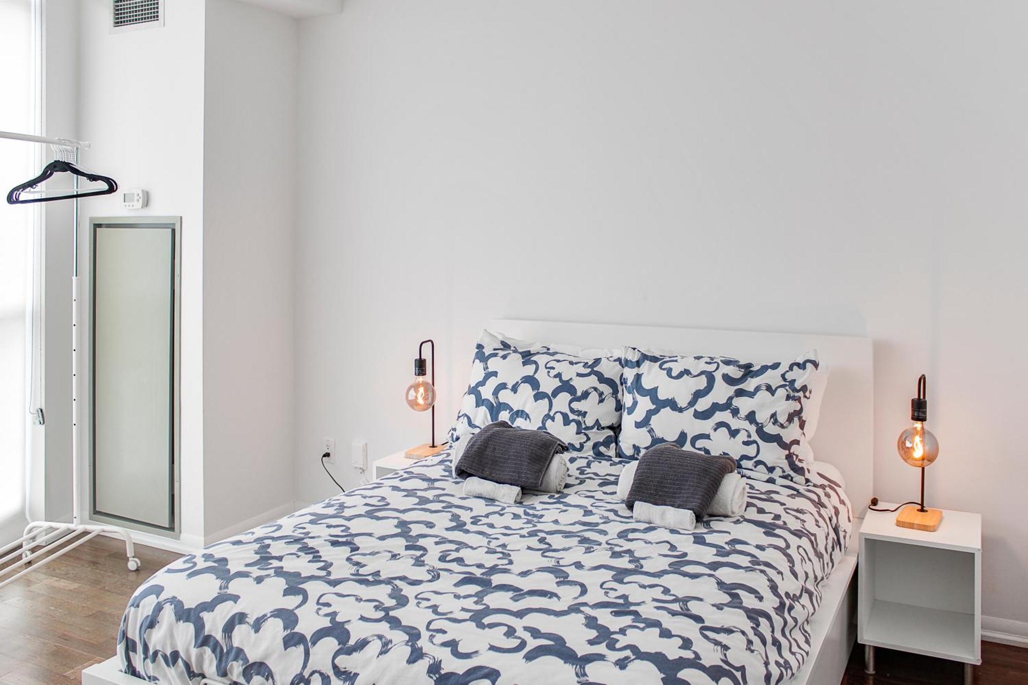 View Towers - Steps To Cn Tower - Pool & Hot Tub - Free Parking Toronto