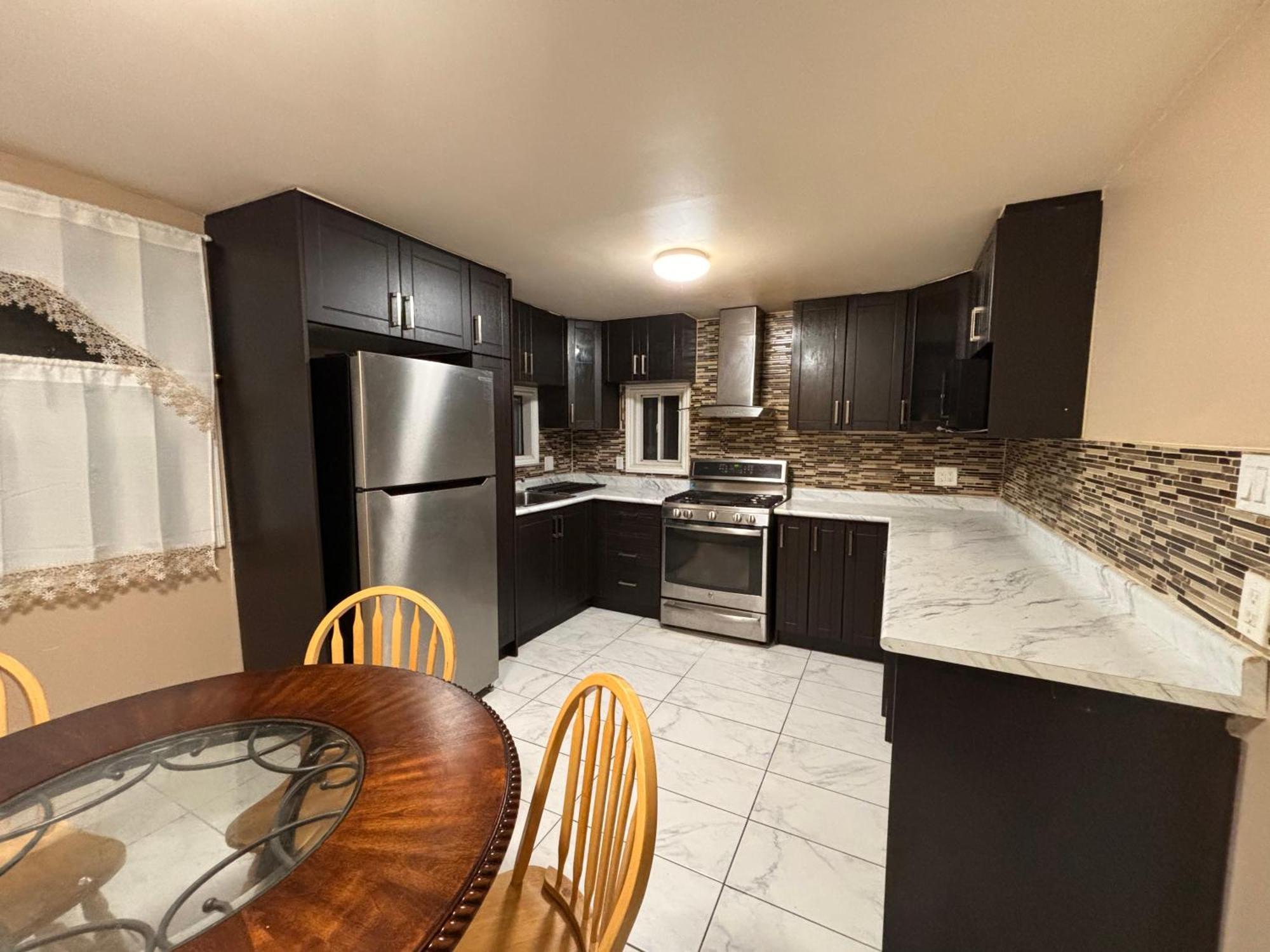 3bed Bungalow,full Privacy,free Parking, Late Checkin Possible * Toronto