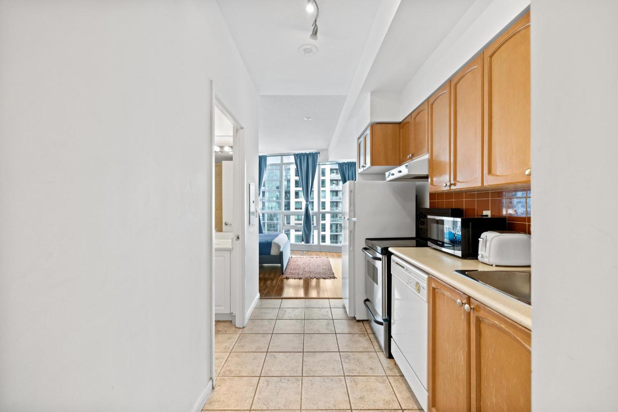 Apartment Oasis In The Heart Of To Toronto