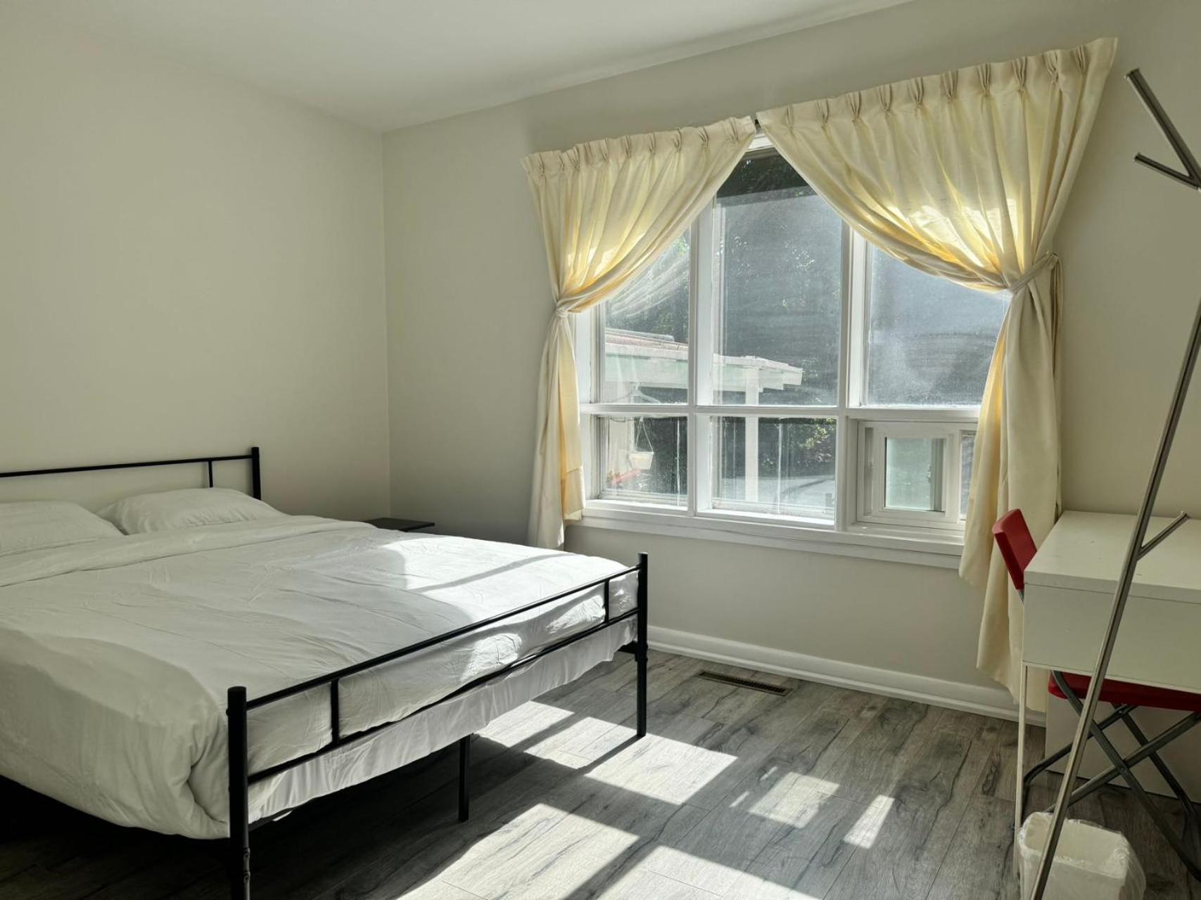 Queen Comfort Close To Finch Station & Shopping Guest house *