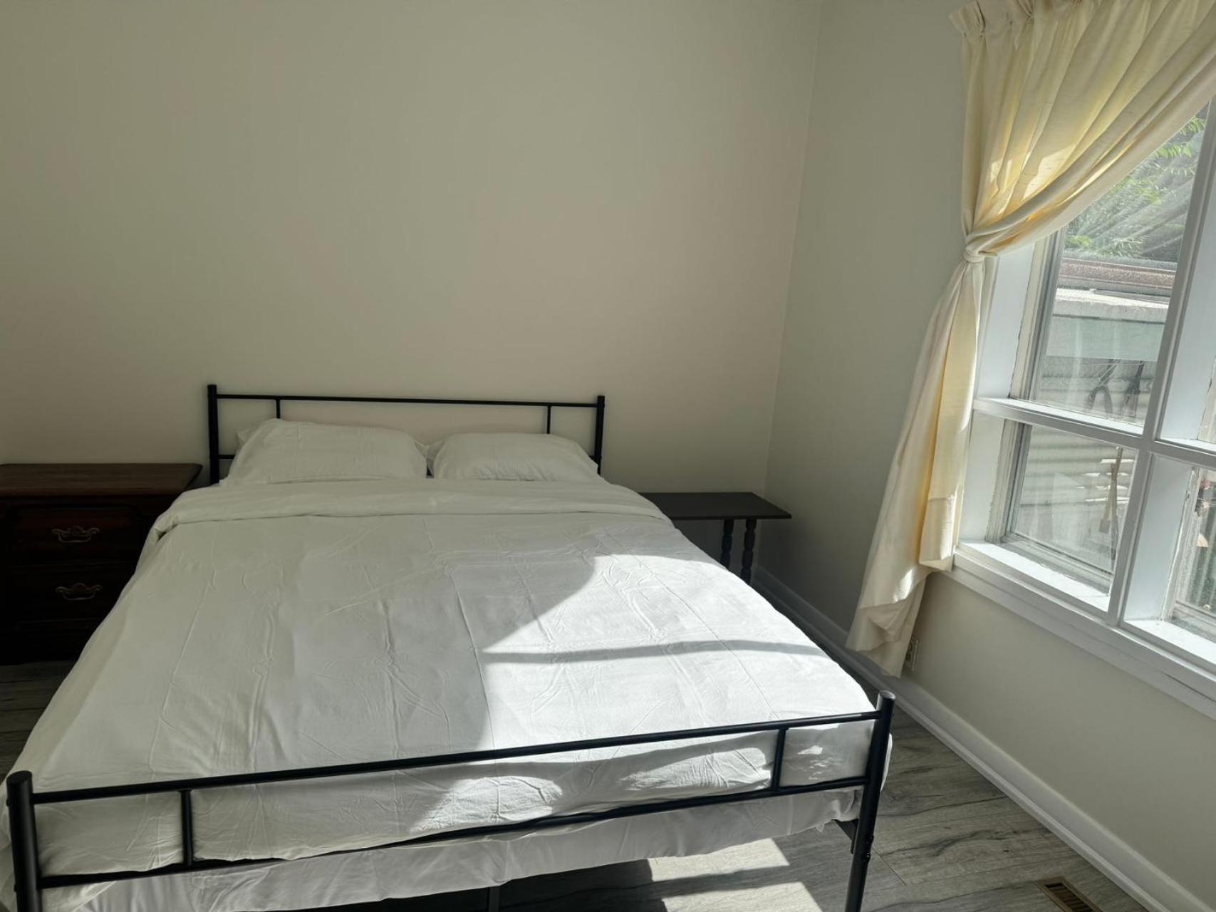 Queen Comfort Close To Finch Station & Shopping Guest house *