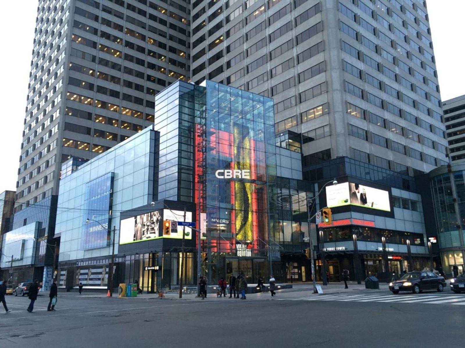 Double Bedroom On Up Or 3 Bedrooms In Basement Near Eglinton Subway Station Guest house *