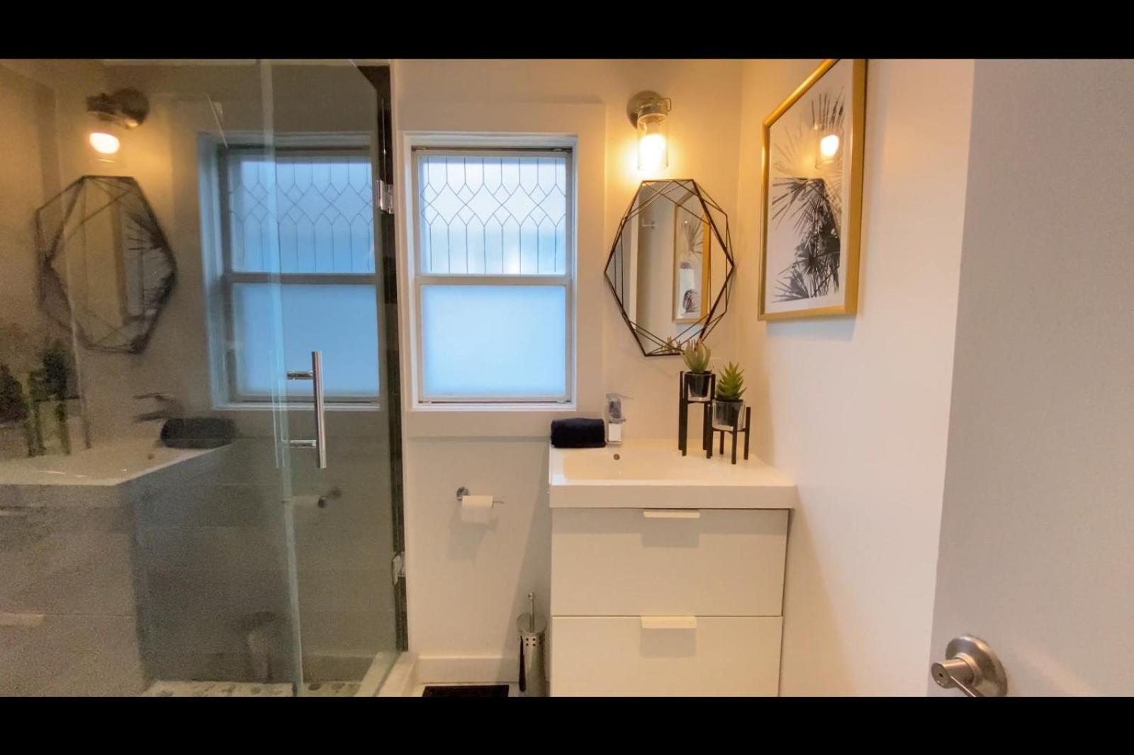The - Private Cozy 2bhr On Main Floor Apartment