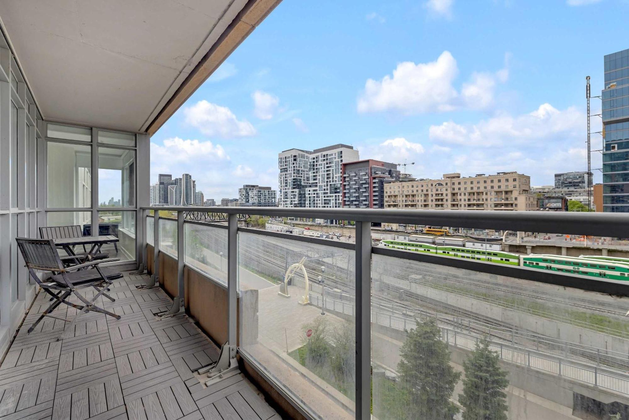 Downtown Oasis Top Location & Free Parking Apartment Toronto