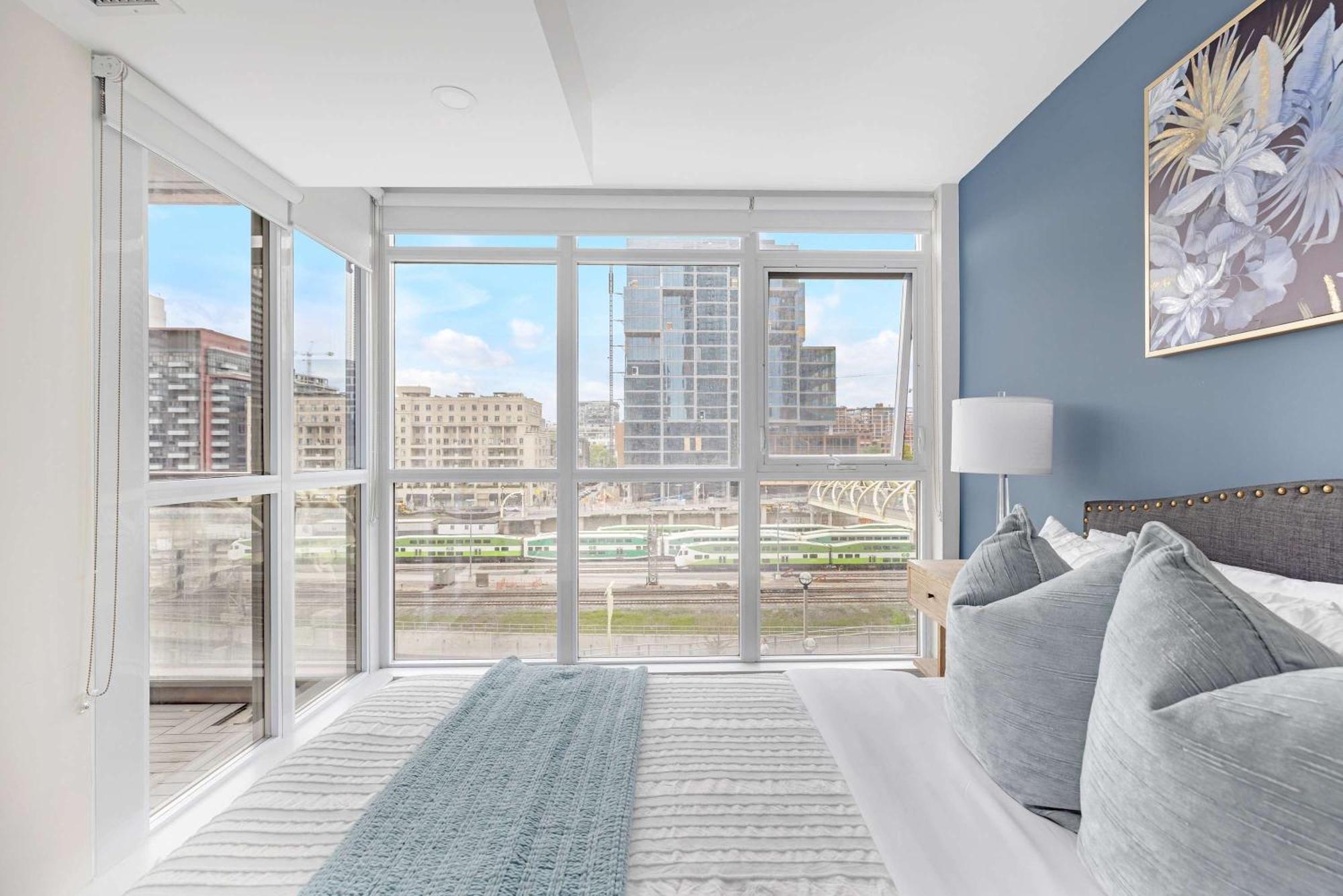 Downtown Oasis Top Location & Free Parking Apartment Toronto