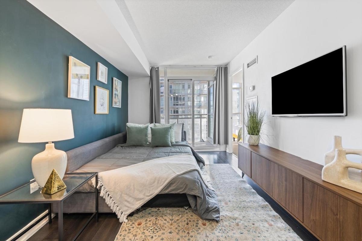 Apartment Spacious Bright & Sunlit Near Rogers & Scotia Arena