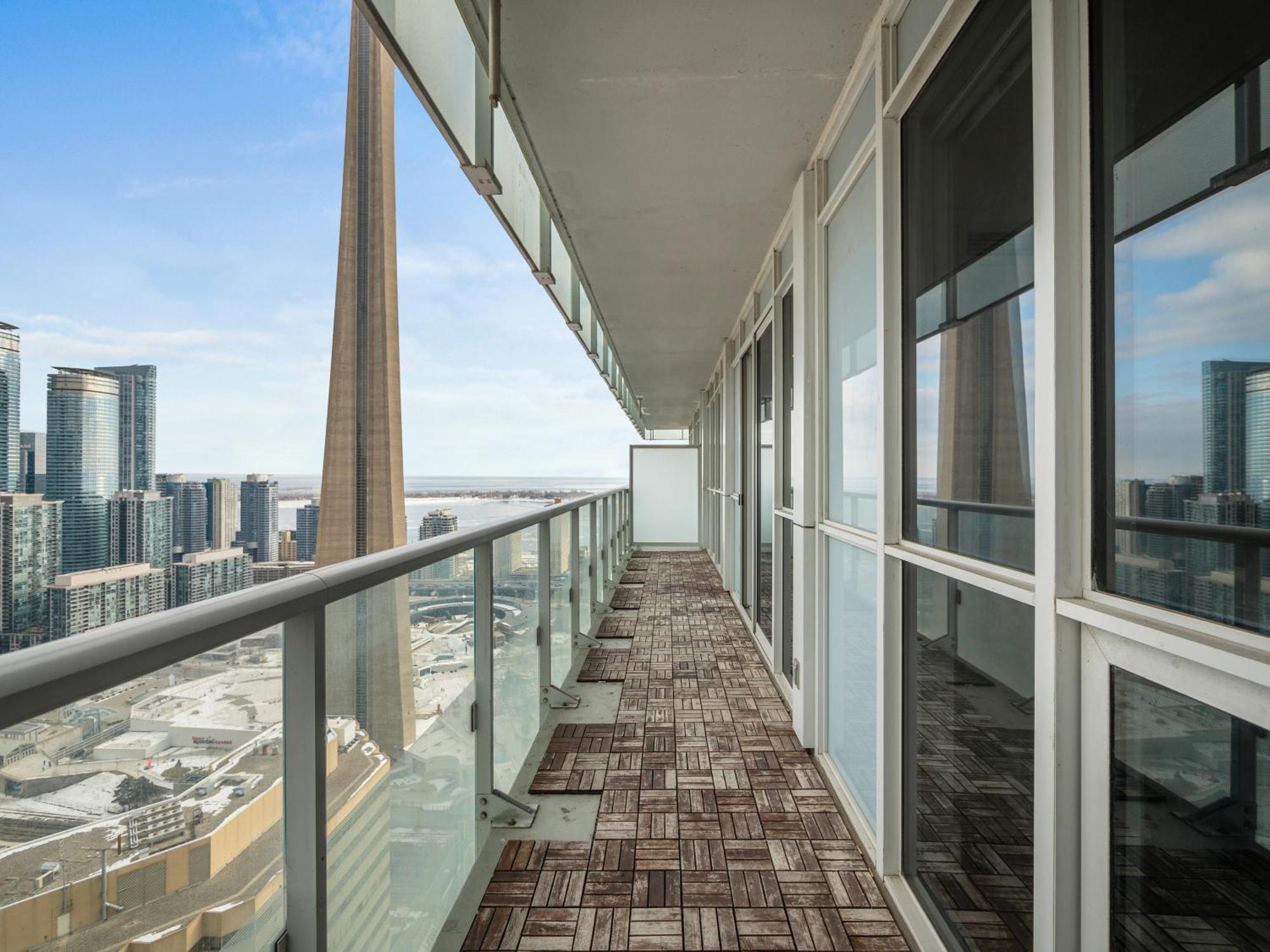 Forma - Downtown - Cn Tower & Rogers Centre *