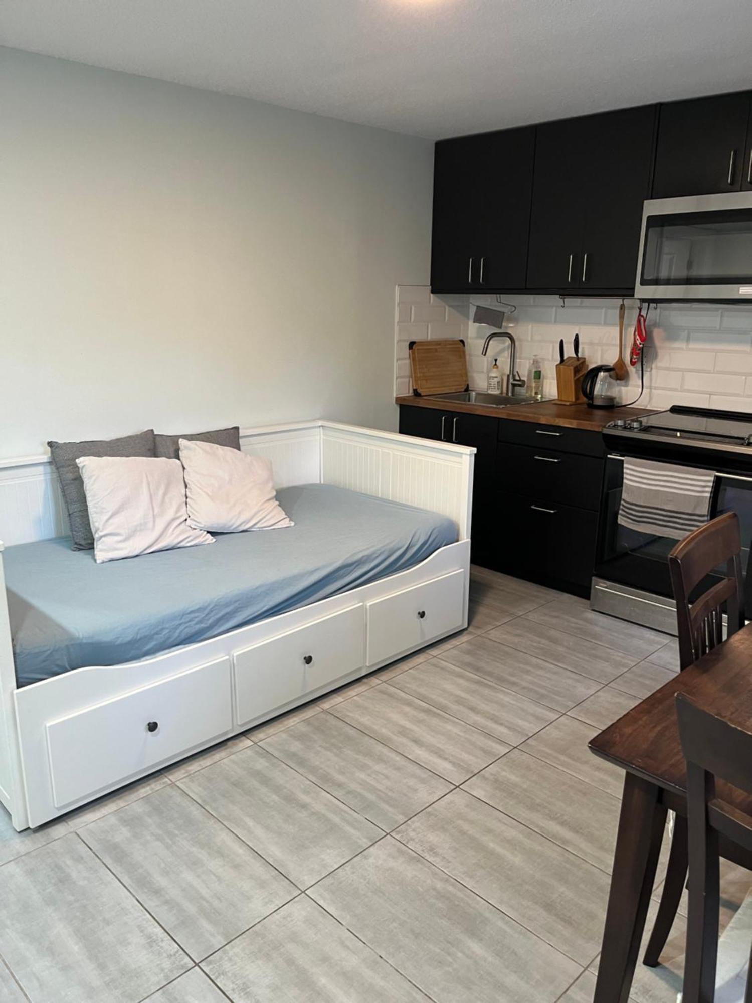 Bayview Village Private Homestay *