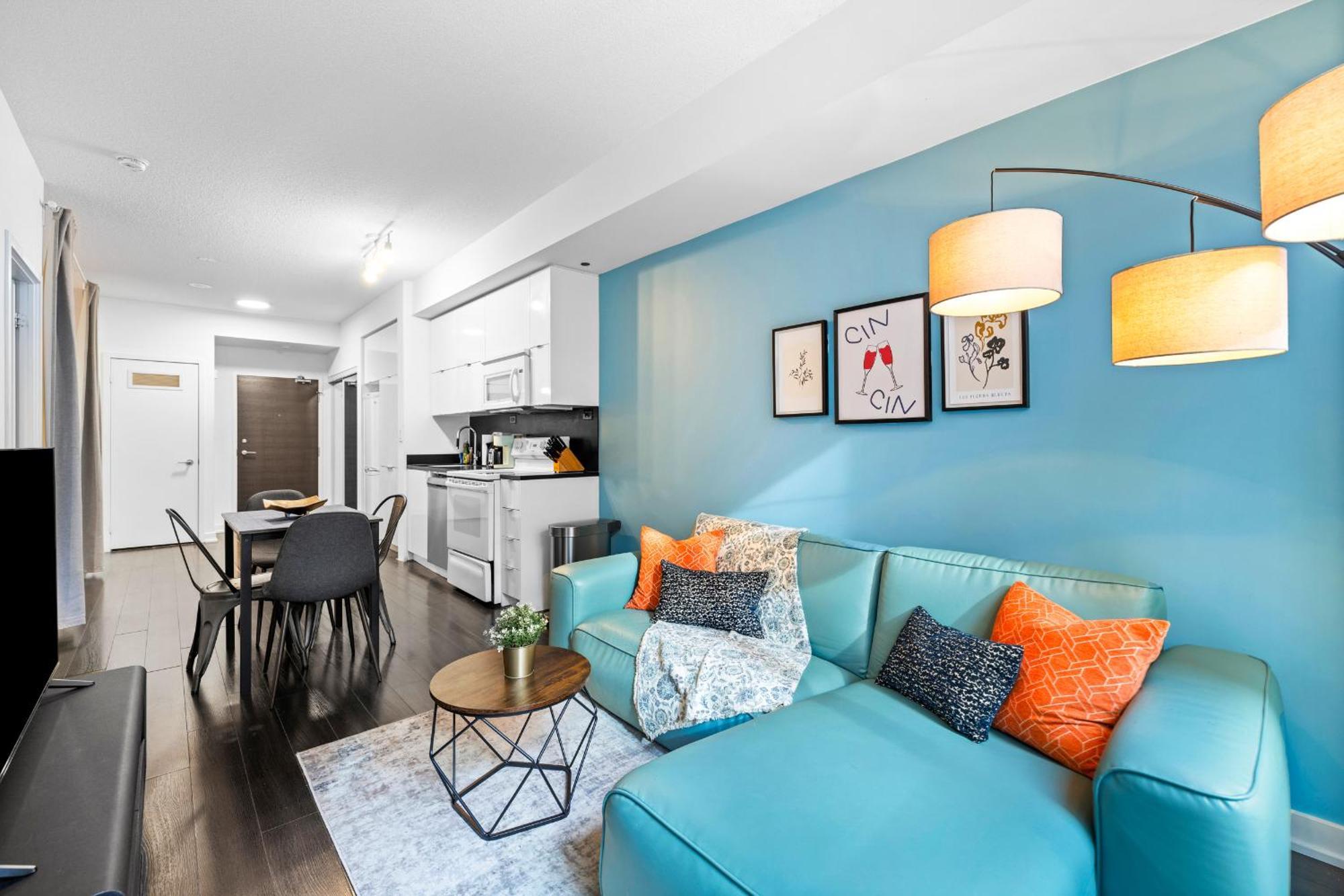 Charming 2br Near Cn Tower & Harbourfront