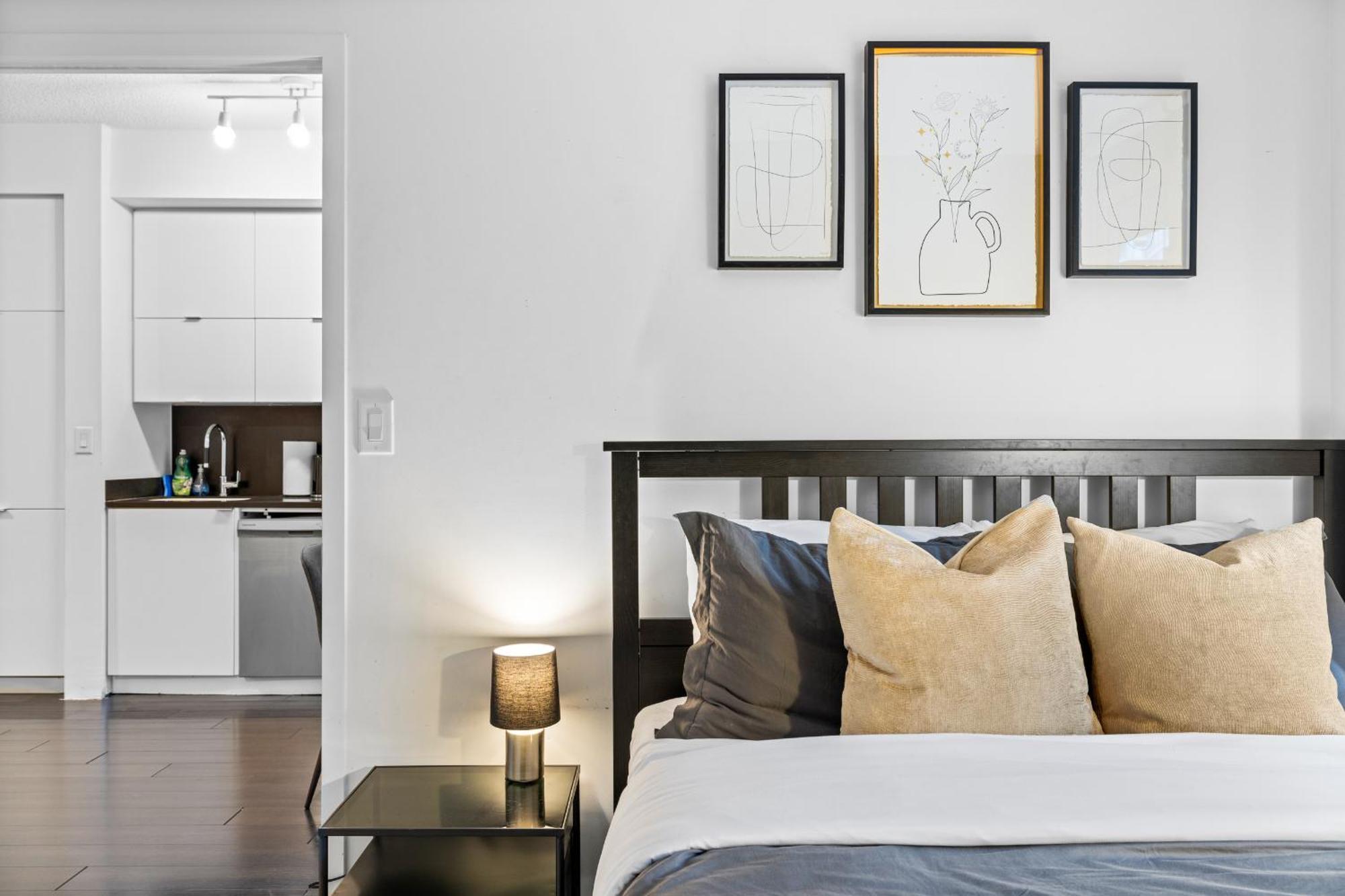 Charming 2br Near Cn Tower & Harbourfront Apartment *